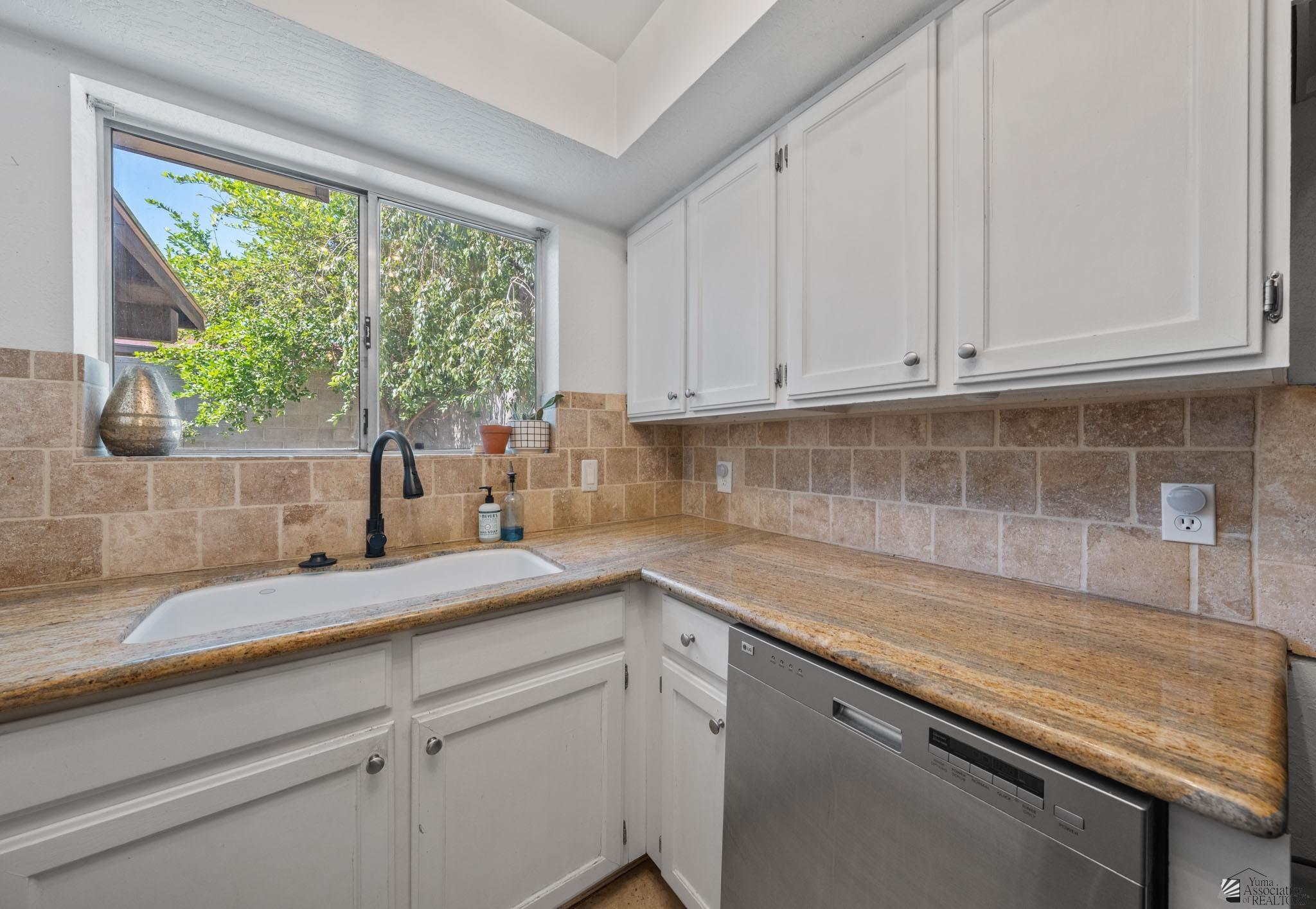 1653 W 12 Ln
