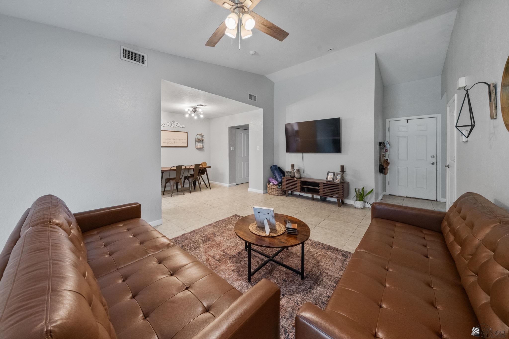 1653 W 12 Ln