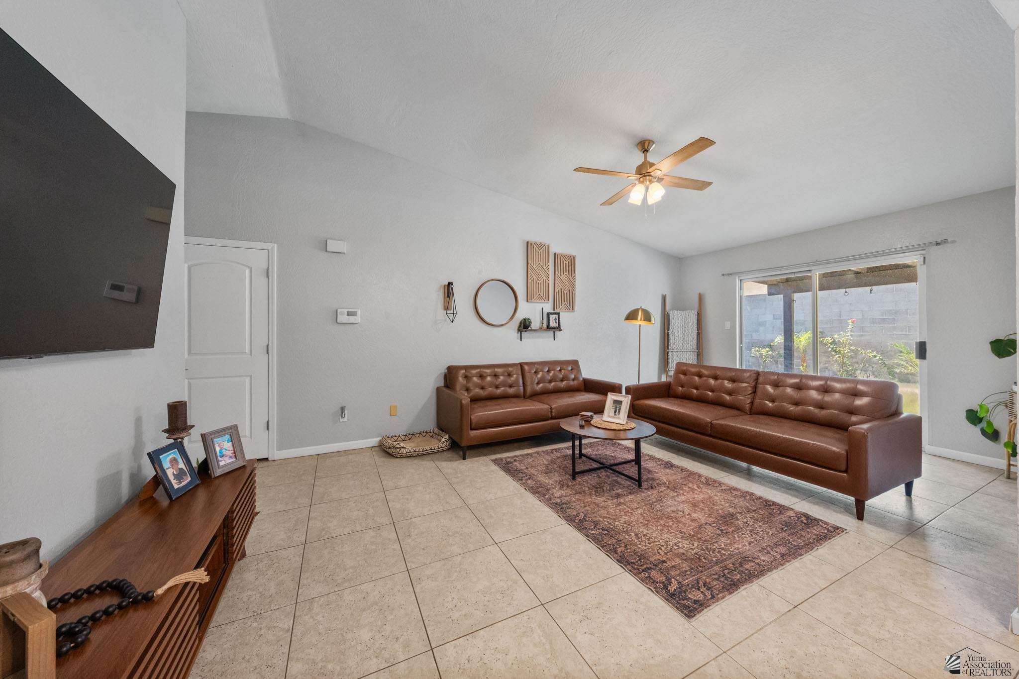 1653 W 12 Ln