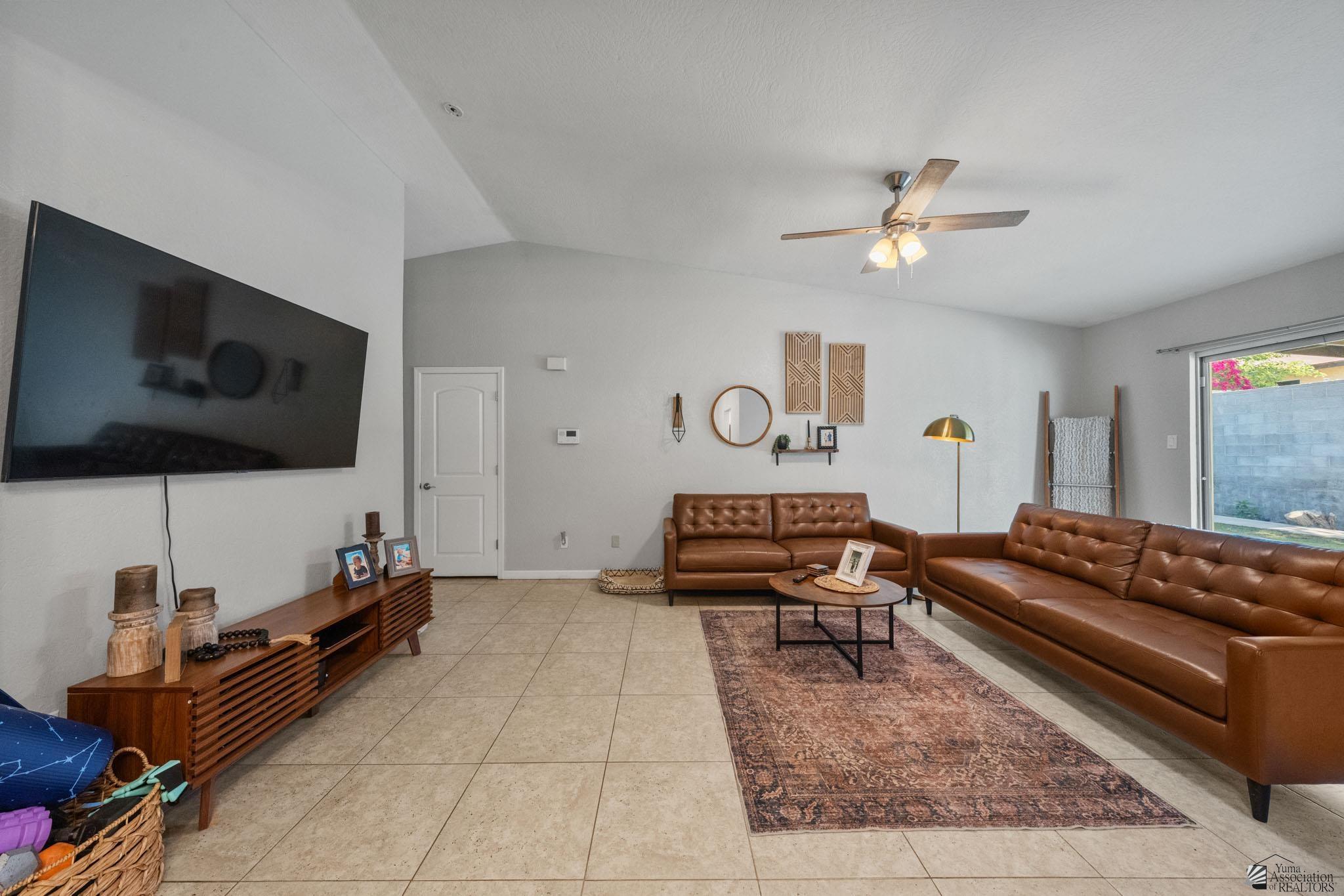 1653 W 12 Ln