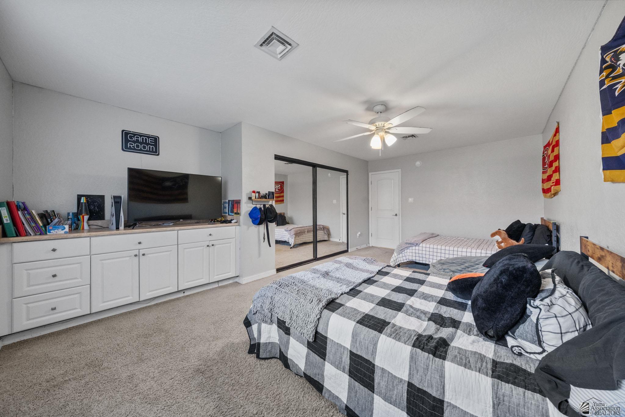 1653 W 12 Ln