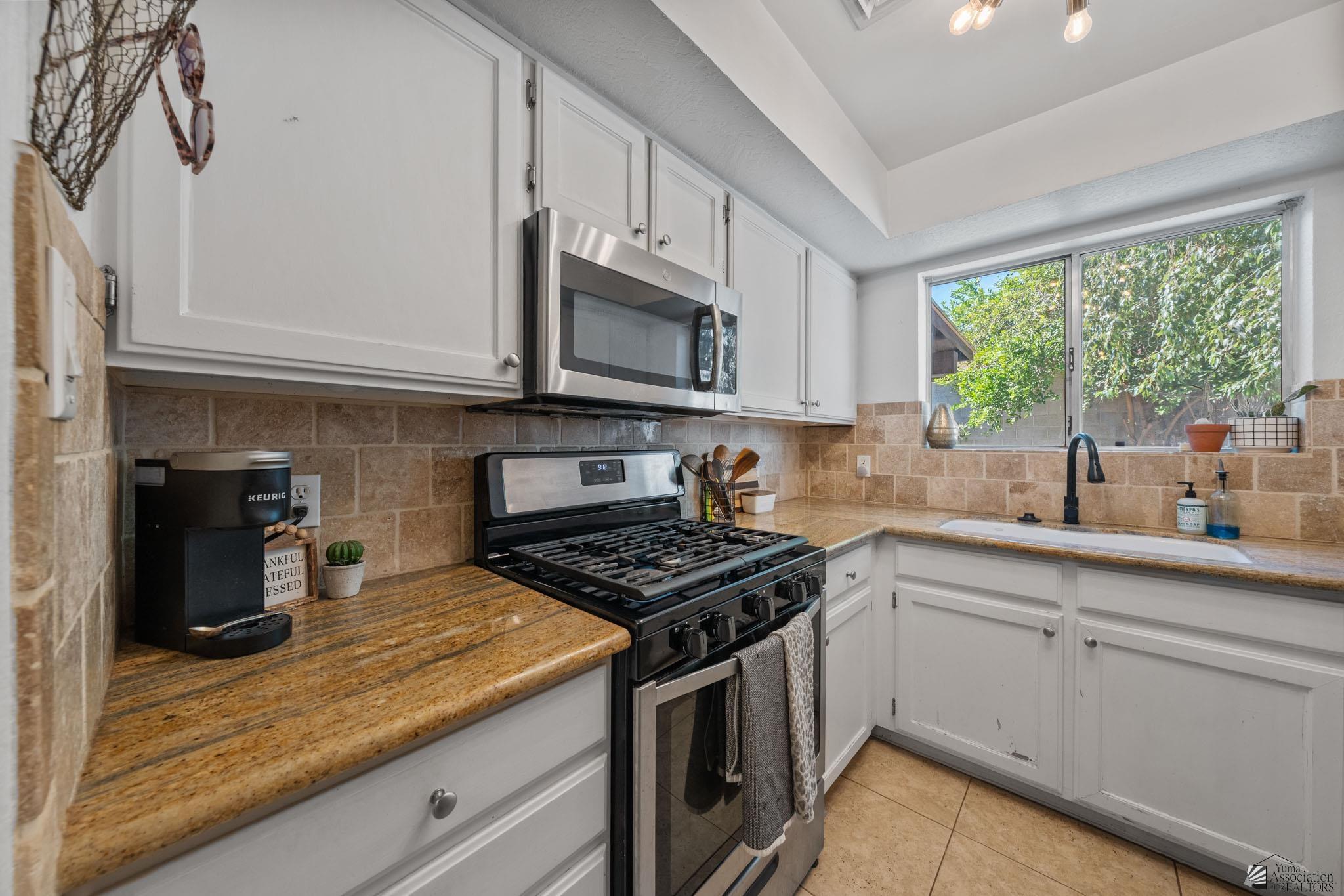 1653 W 12 Ln