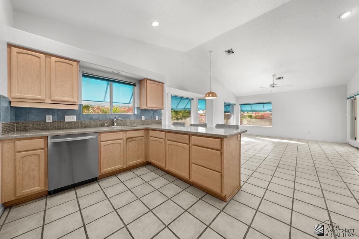 14141 E 52 St