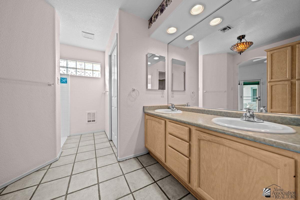 14141 E 52 St