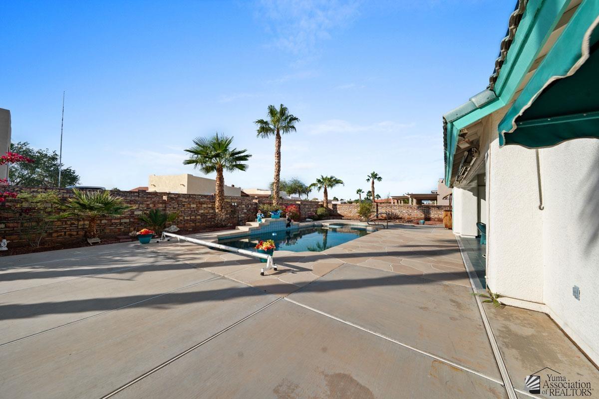 14141 E 52 St
