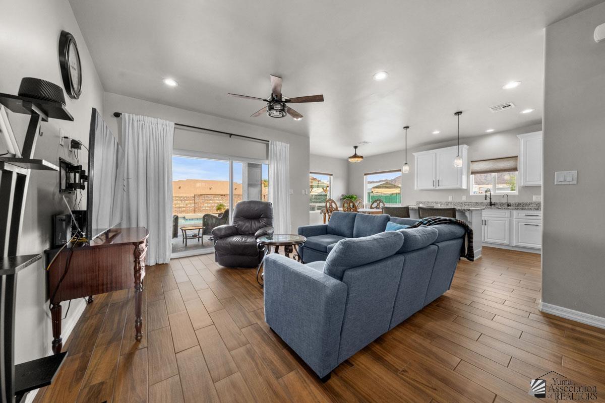 14634 E 51 Dr