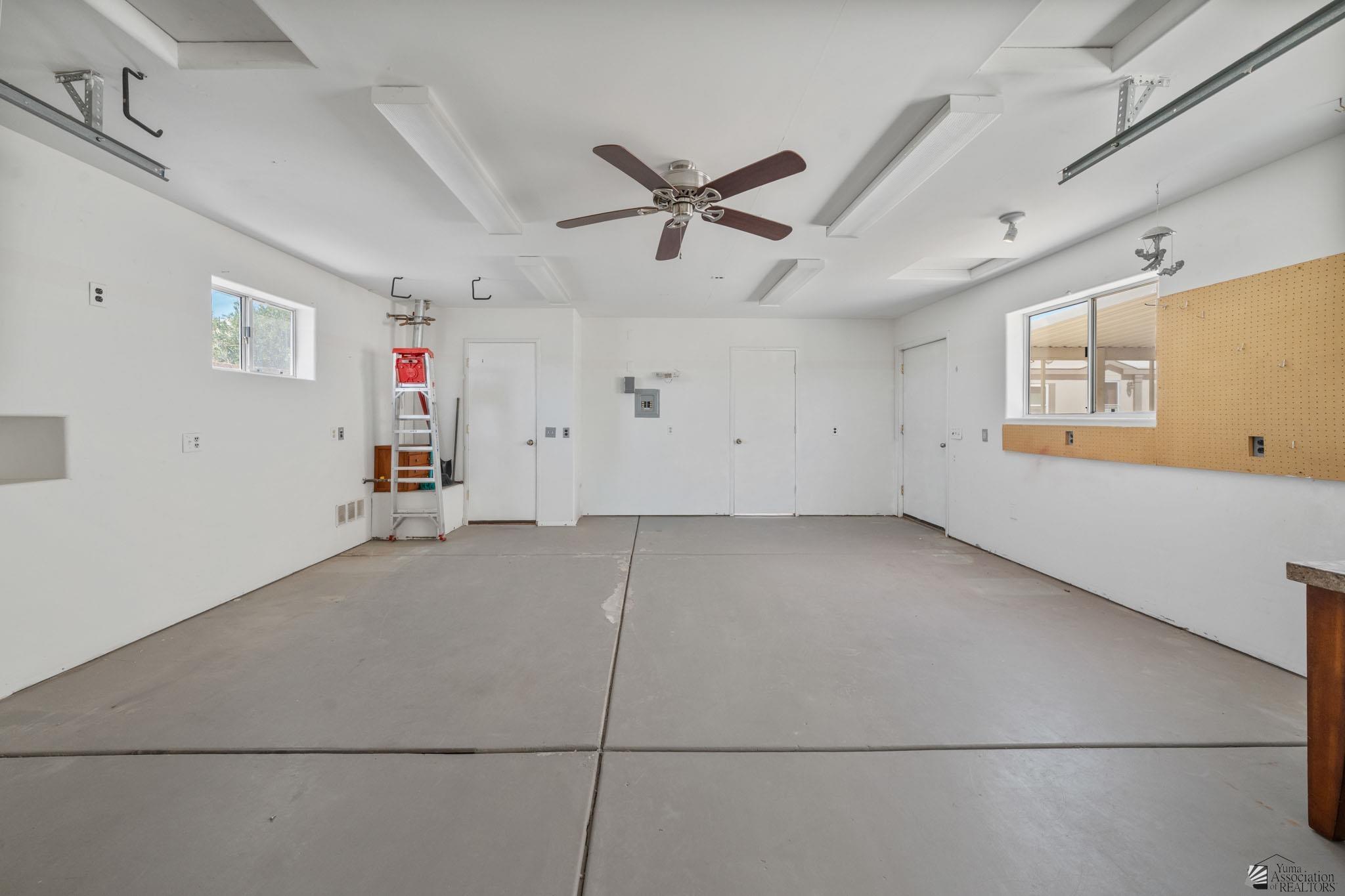 13317 E 53 Dr