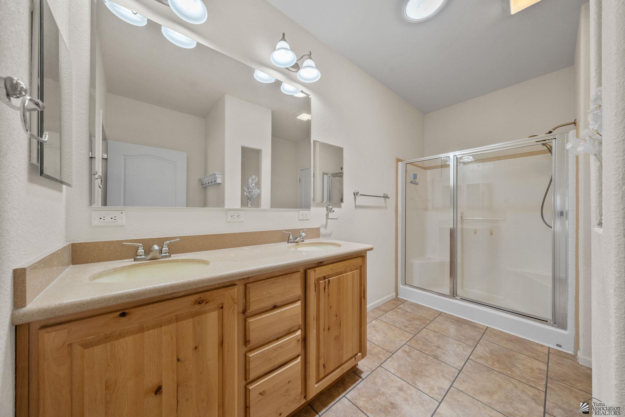 13317 E 53 Dr