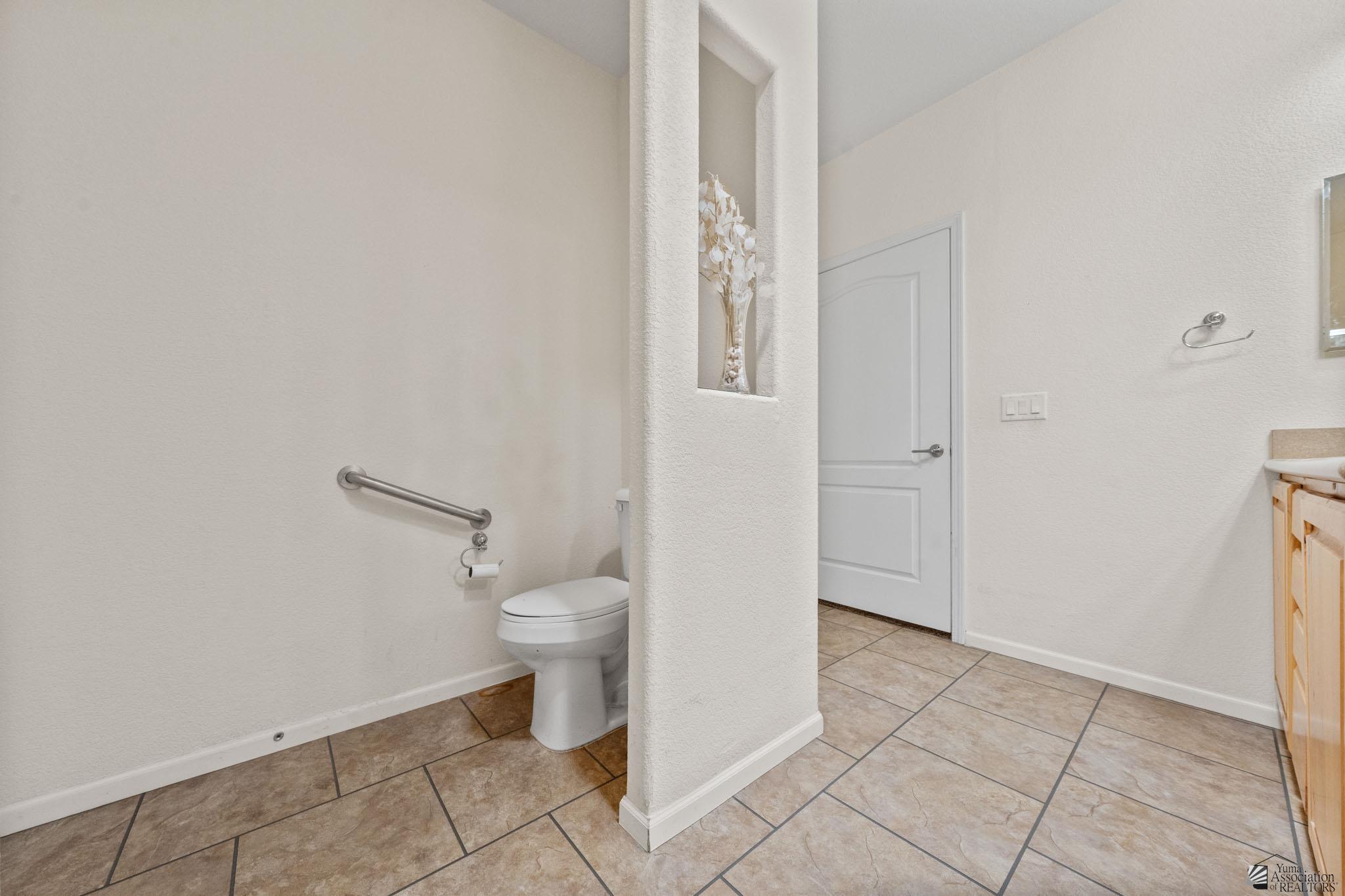13317 E 53 Dr