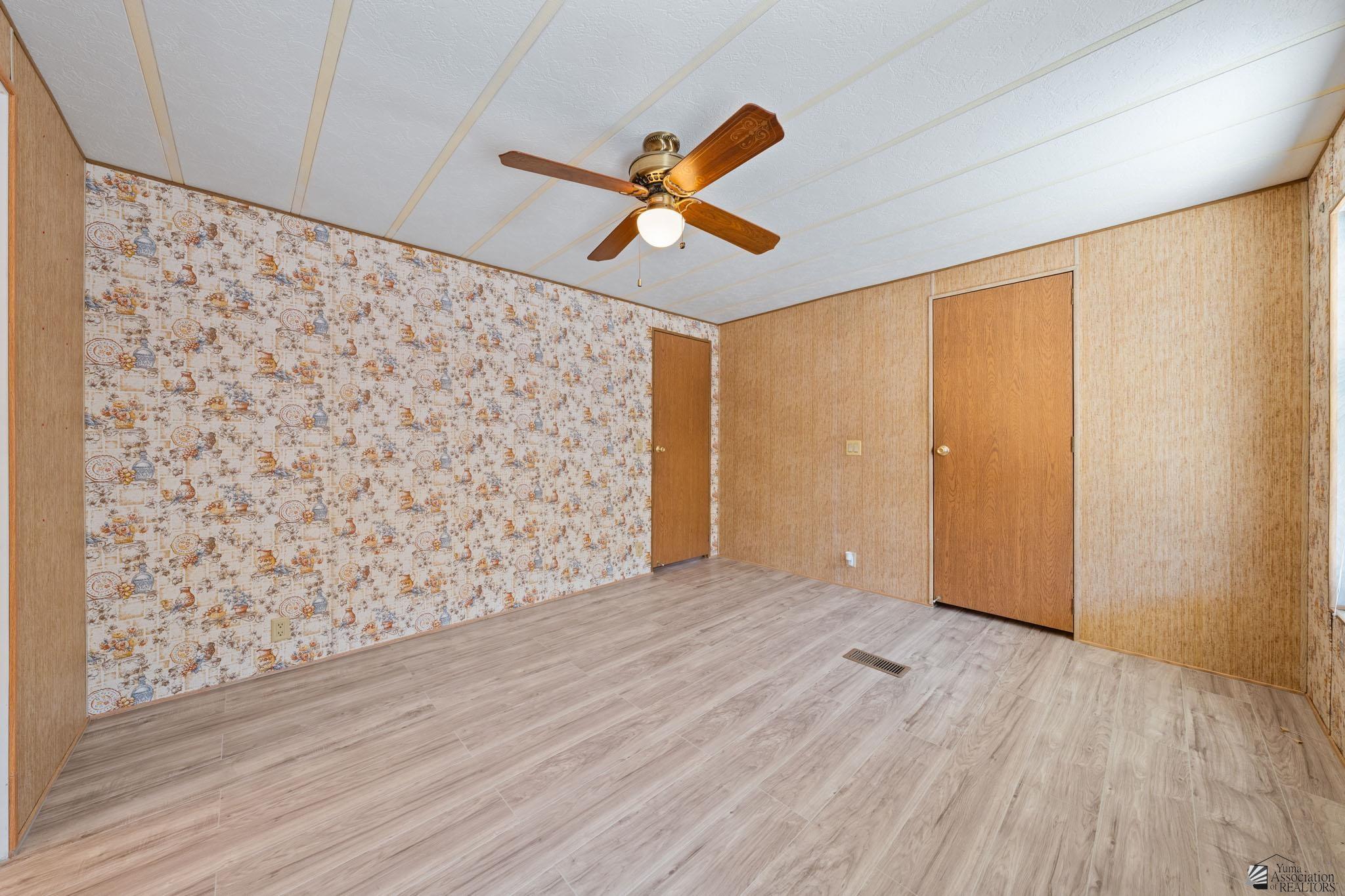 1433 W Mia Ln