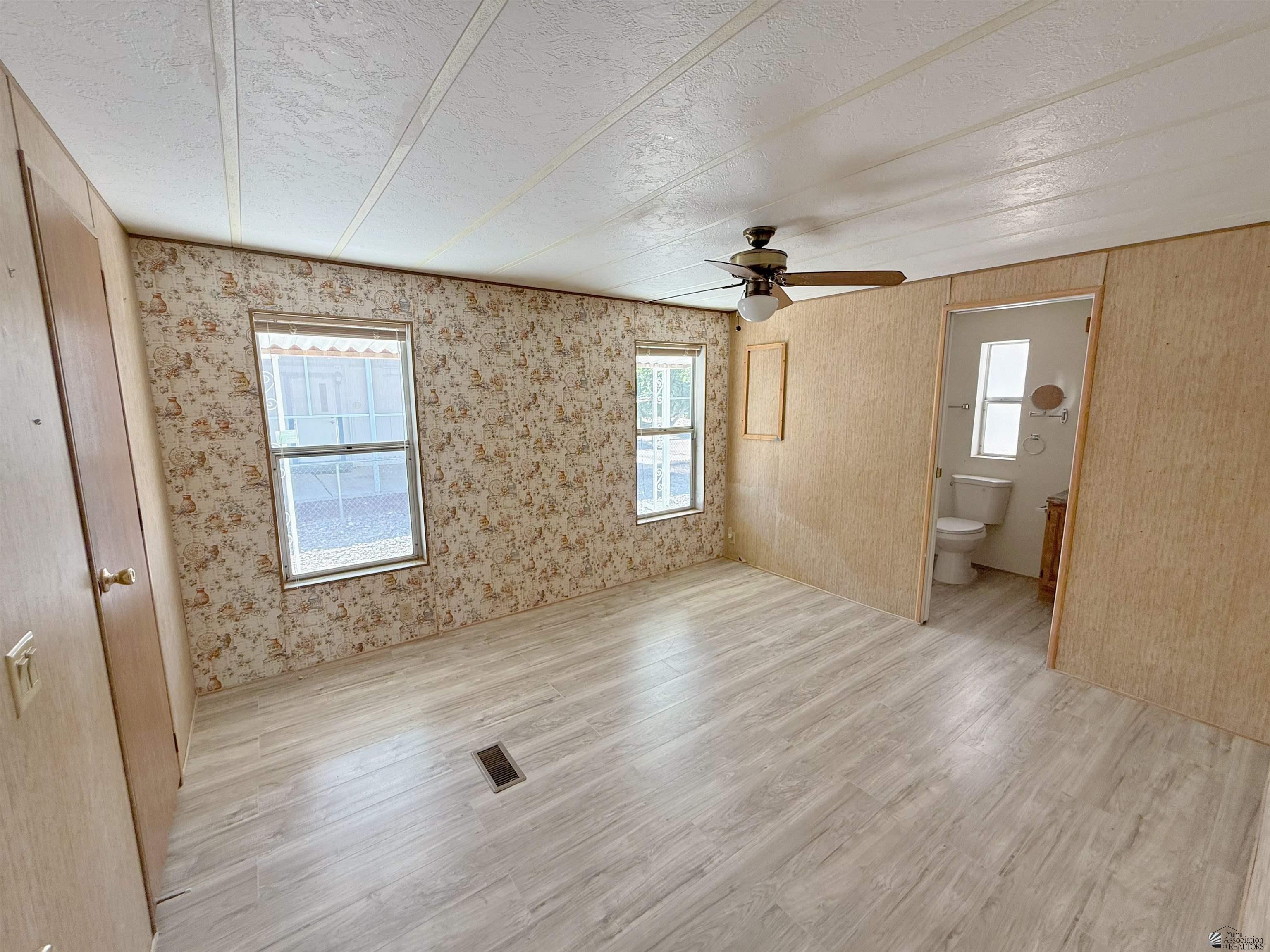 1433 W Mia Ln