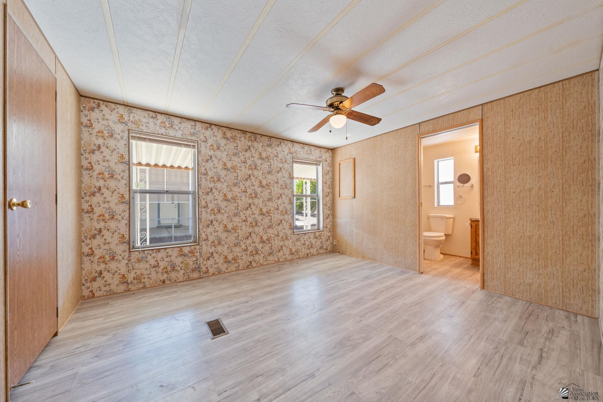 1433 W Mia Ln