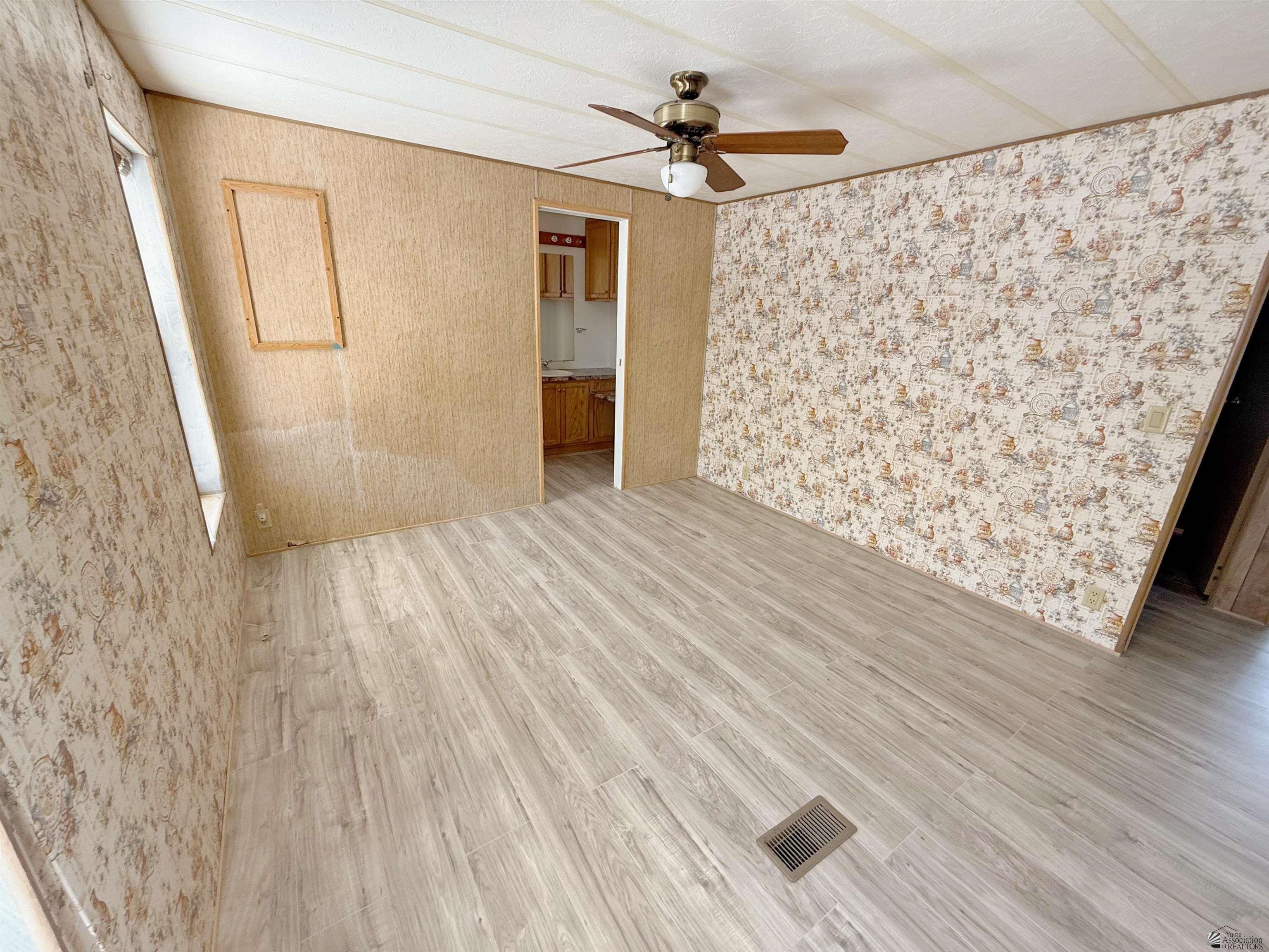 1433 W Mia Ln