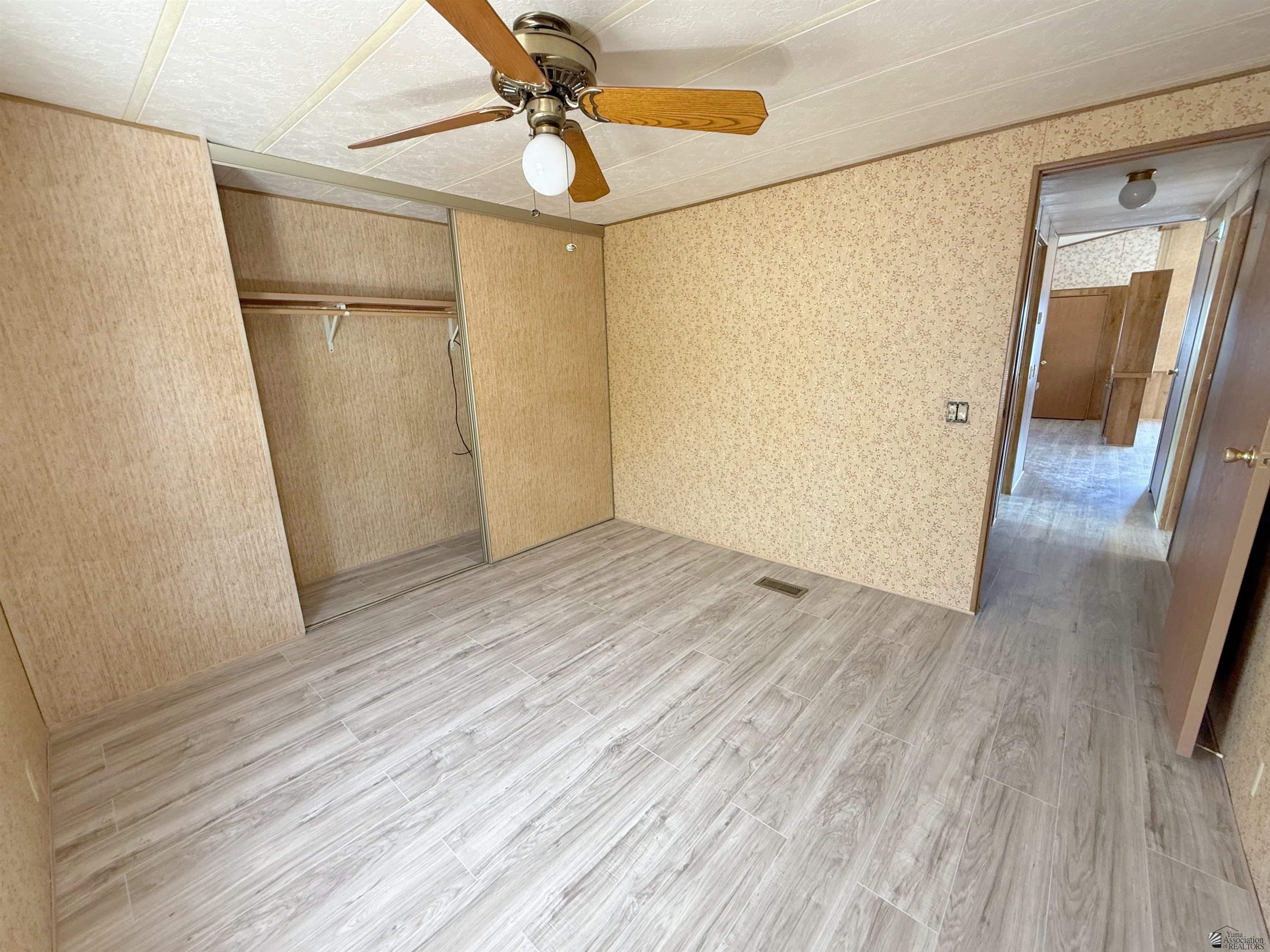 1433 W Mia Ln