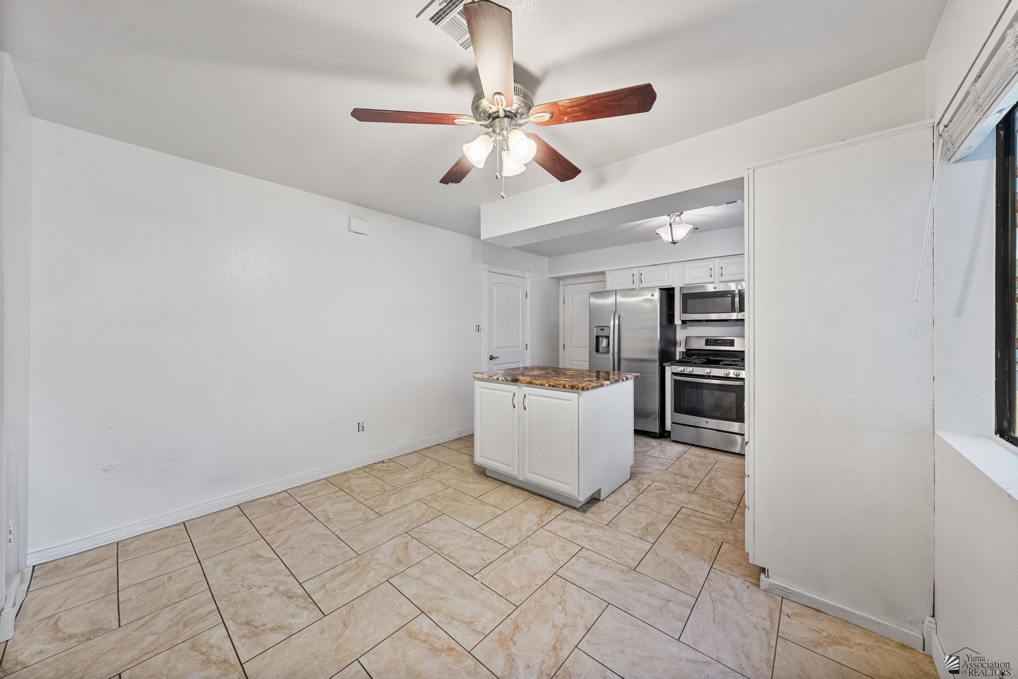 1642 W 12 Ln