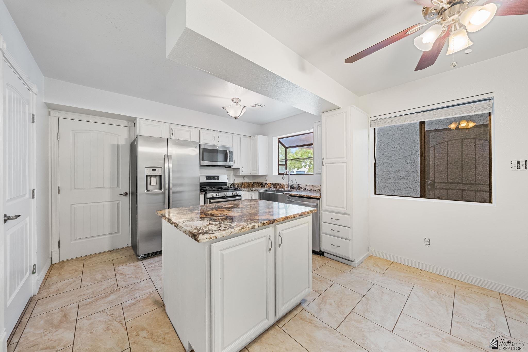 1642 W 12 Ln