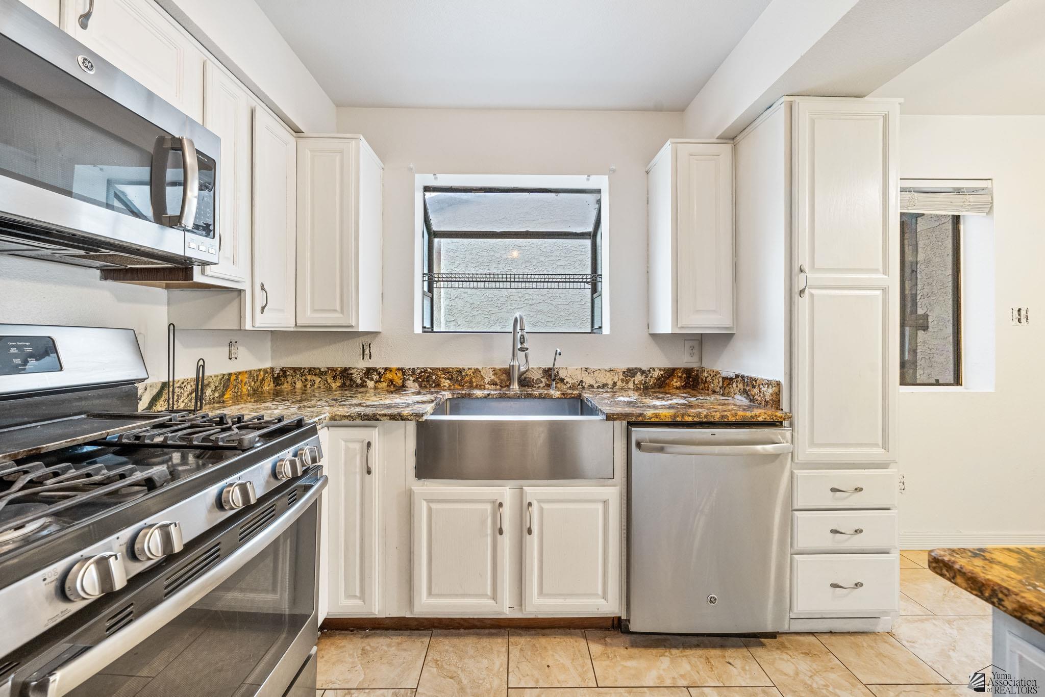 1642 W 12 Ln