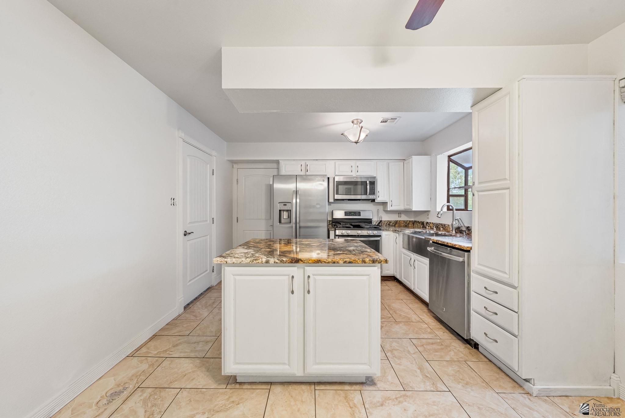 1642 W 12 Ln