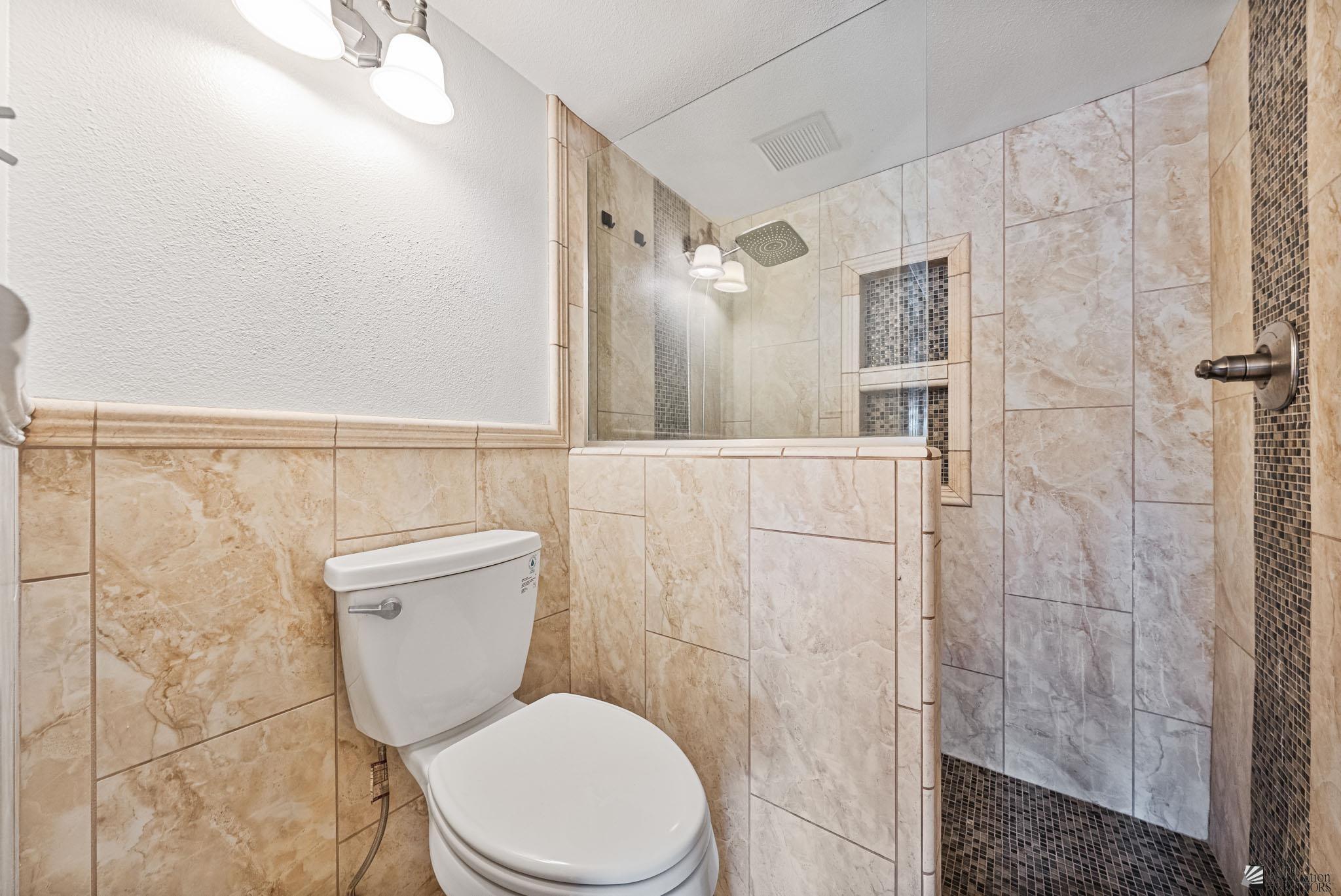 1642 W 12 Ln