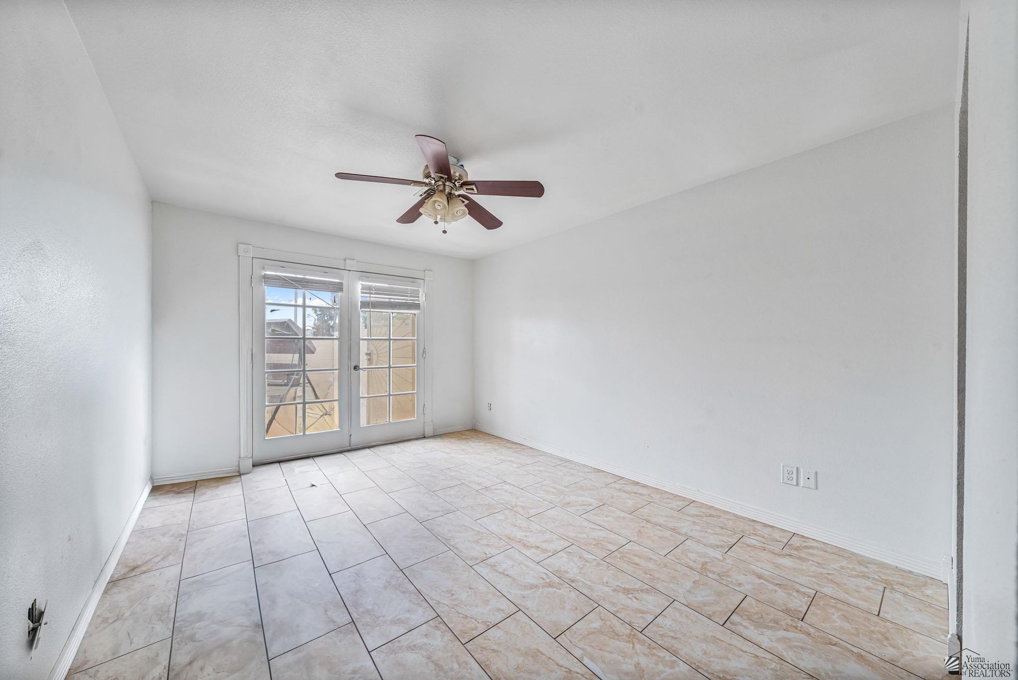 1642 W 12 Ln