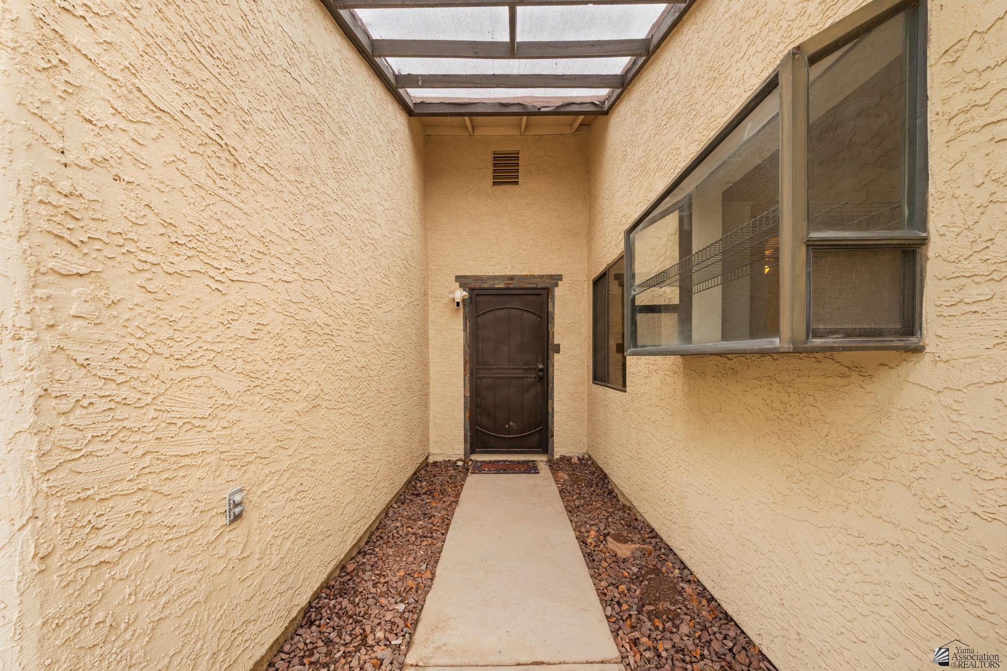 1642 W 12 Ln