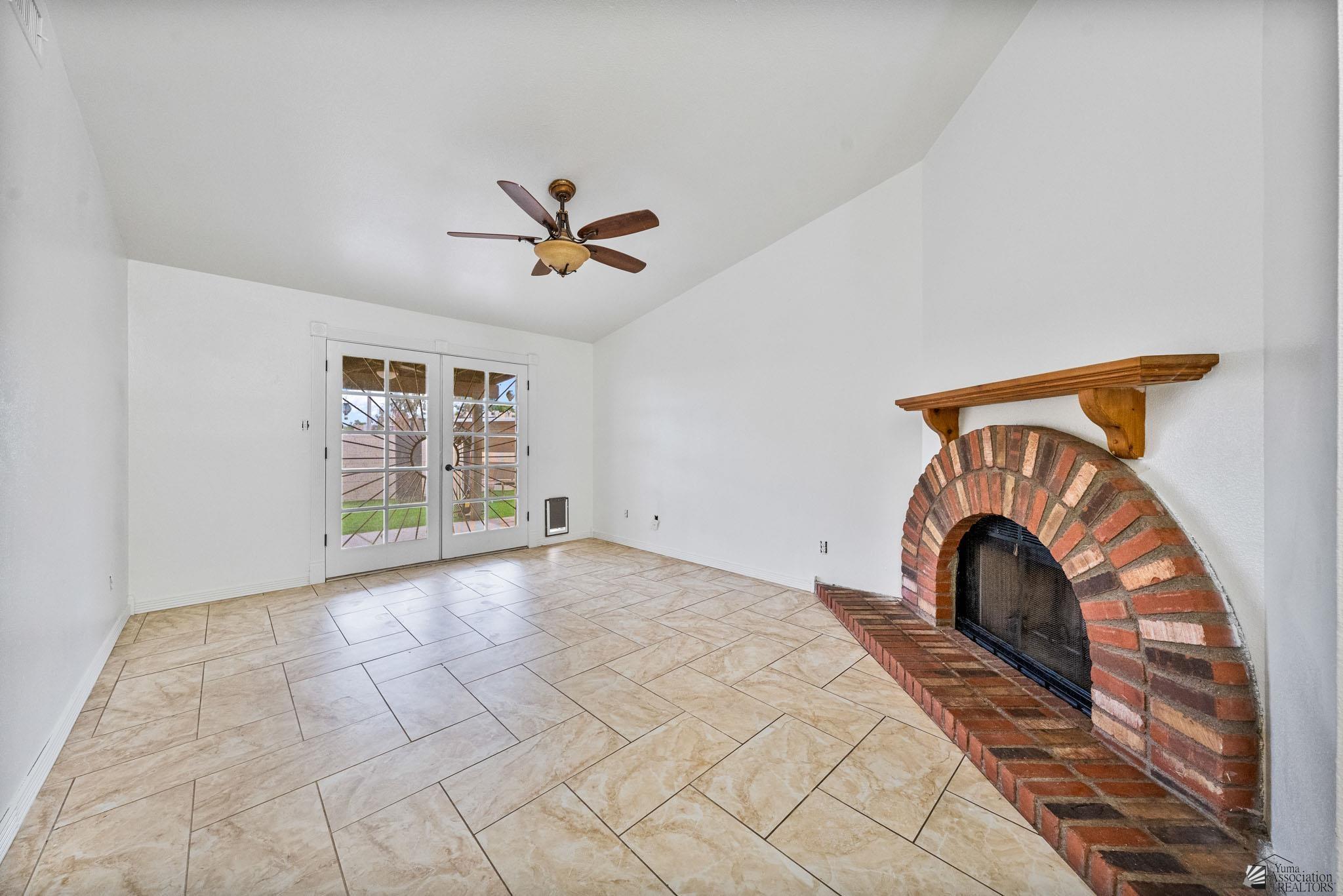 1642 W 12 Ln