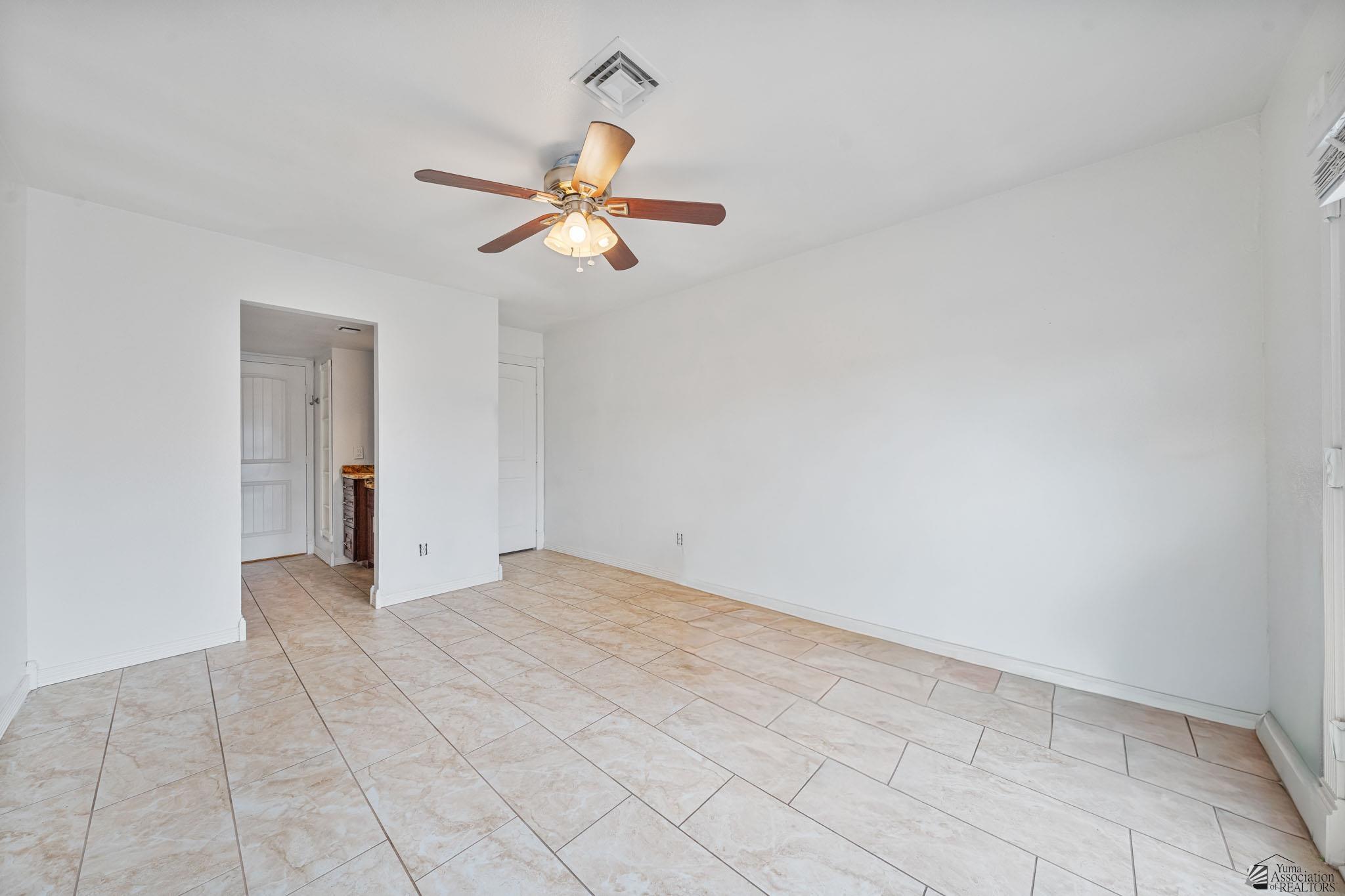 1642 W 12 Ln