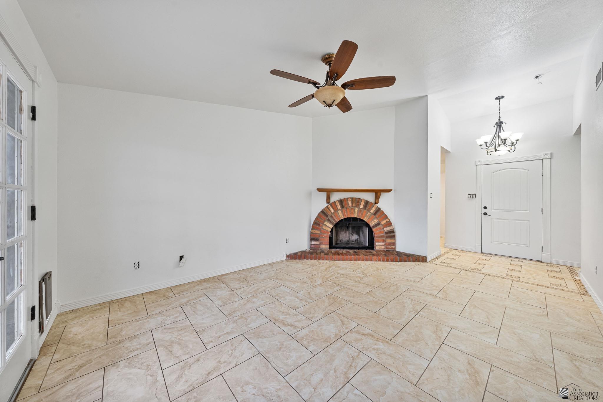 1642 W 12 Ln