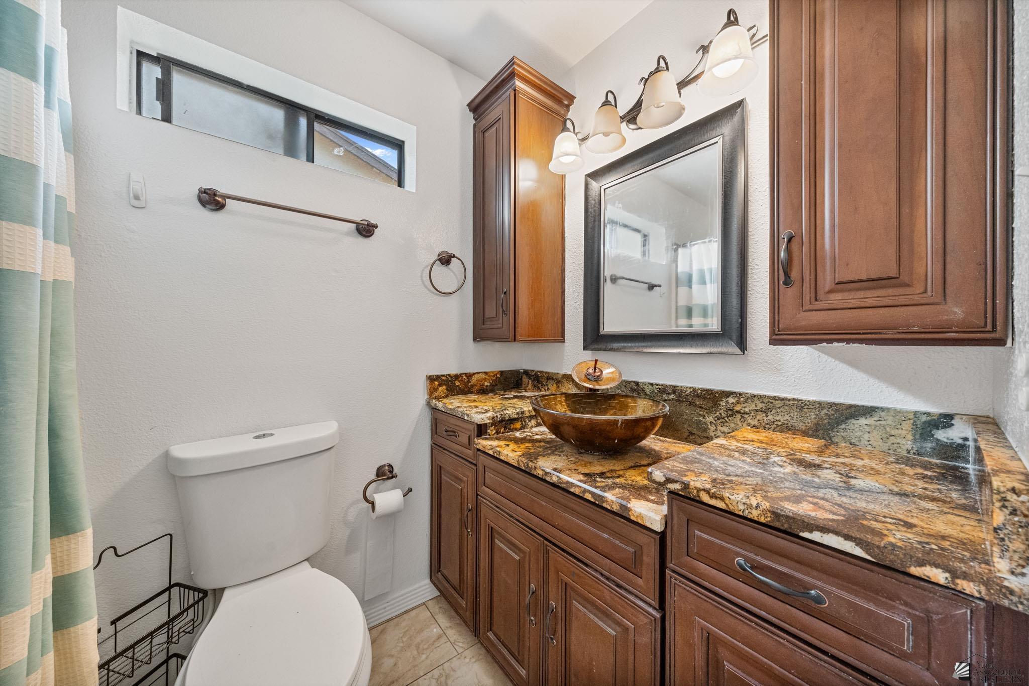 1642 W 12 Ln