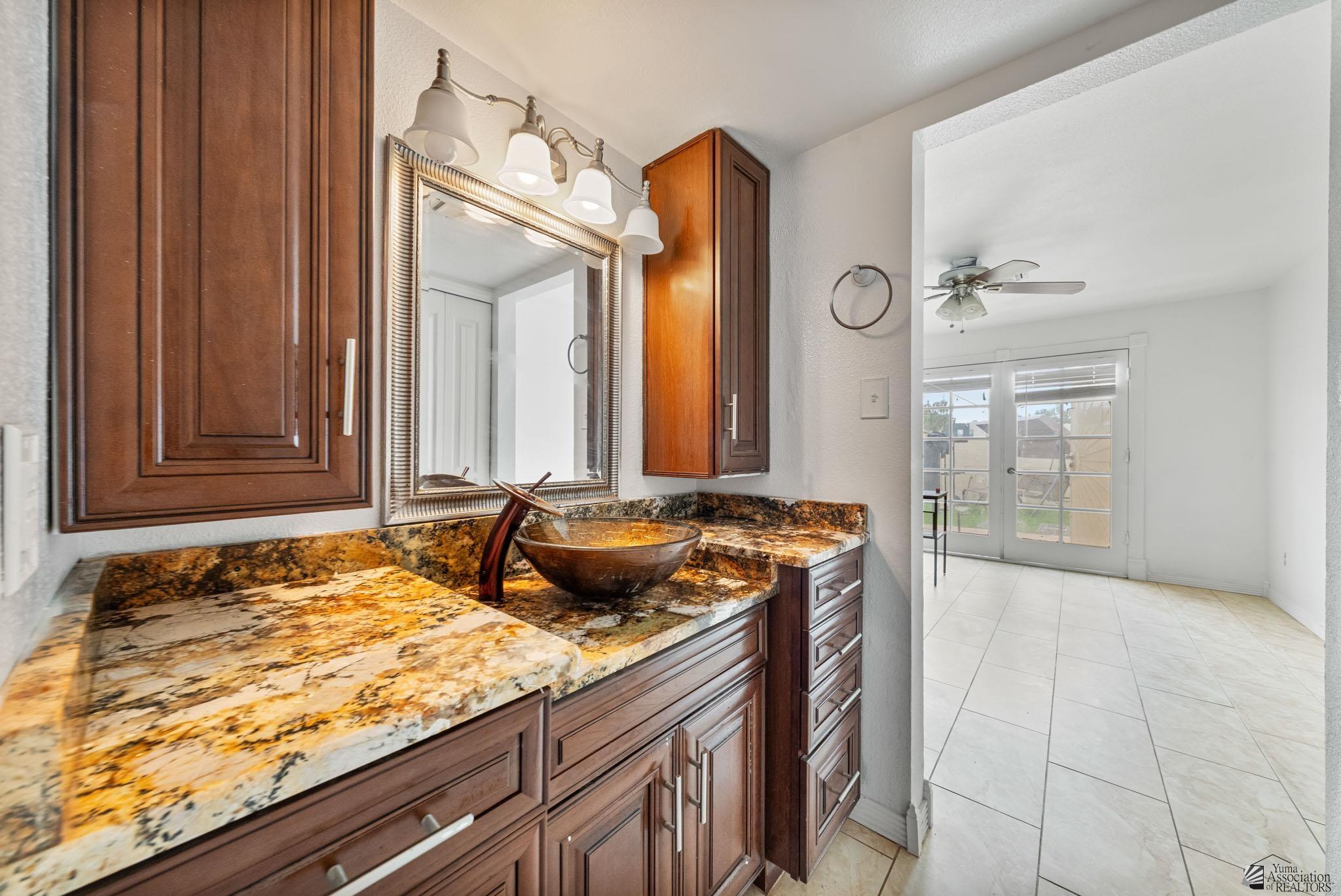 1642 W 12 Ln