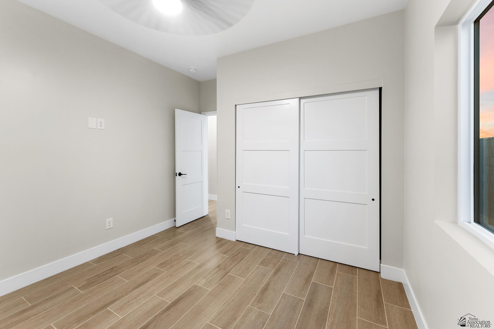 11239 E 42 St
