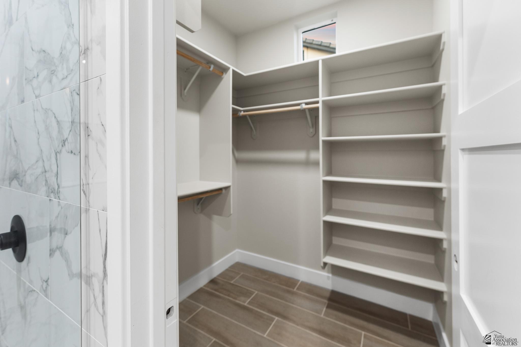 11239 E 42 St