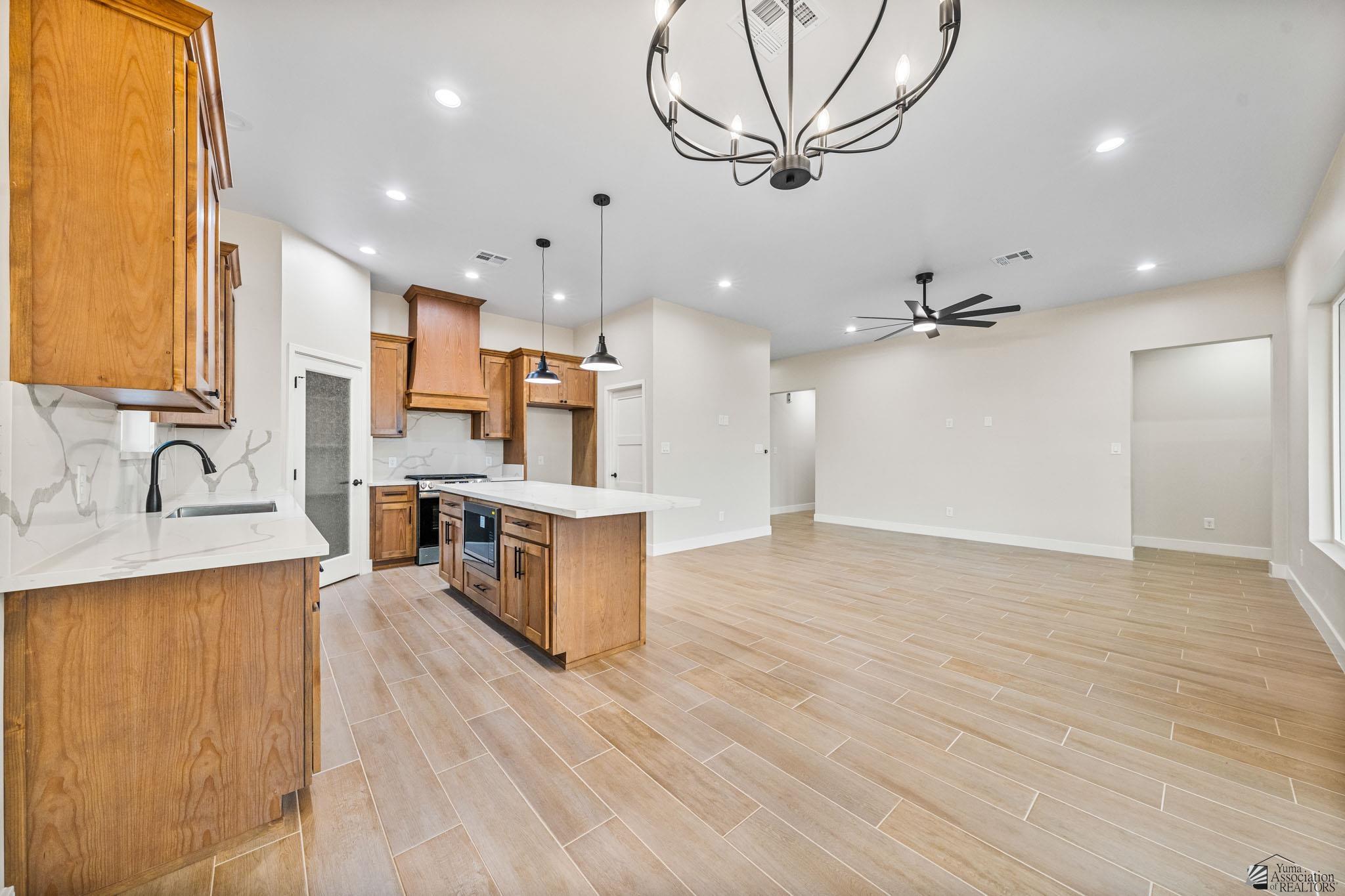 11239 E 42 St