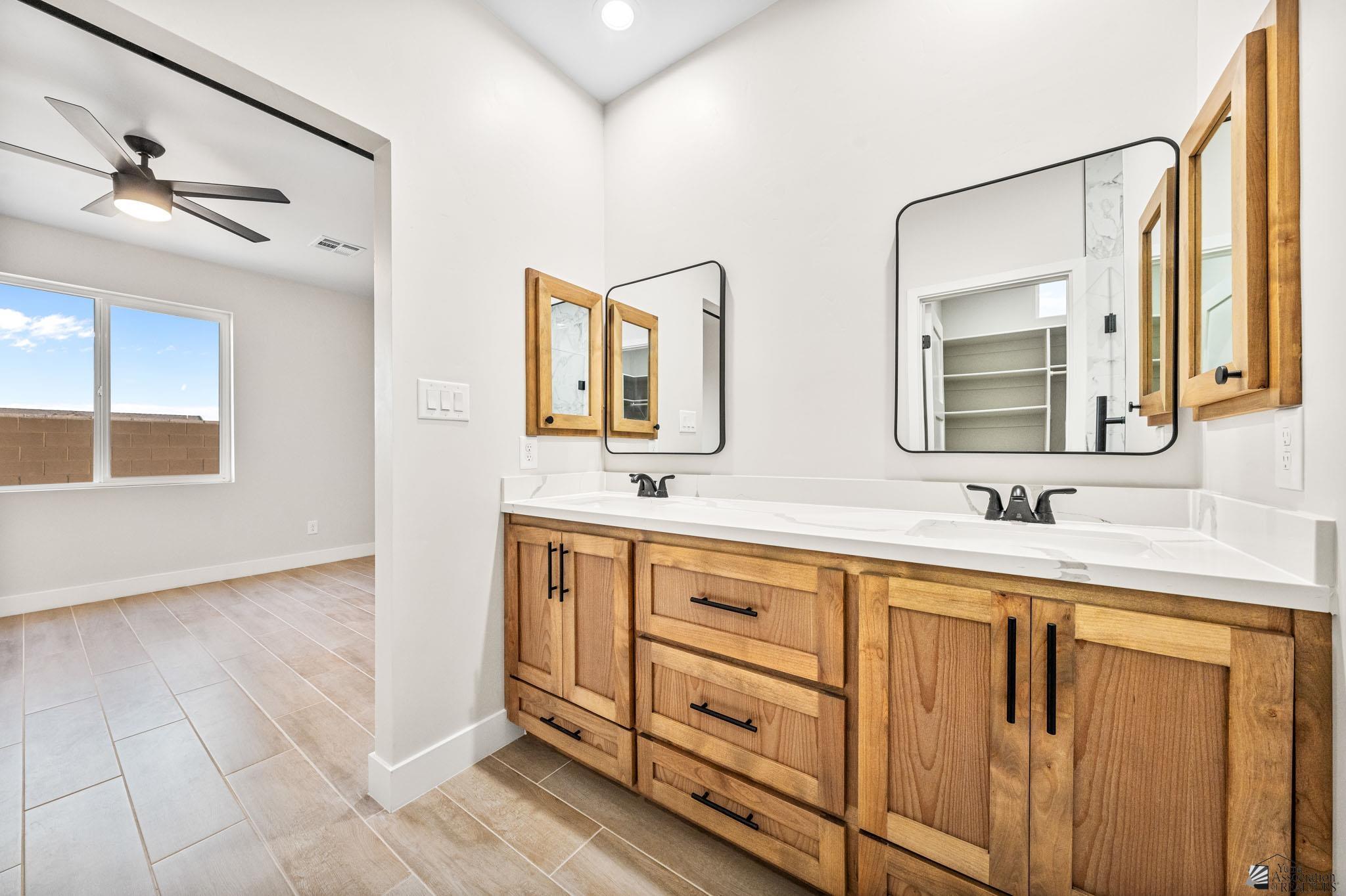 11239 E 42 St