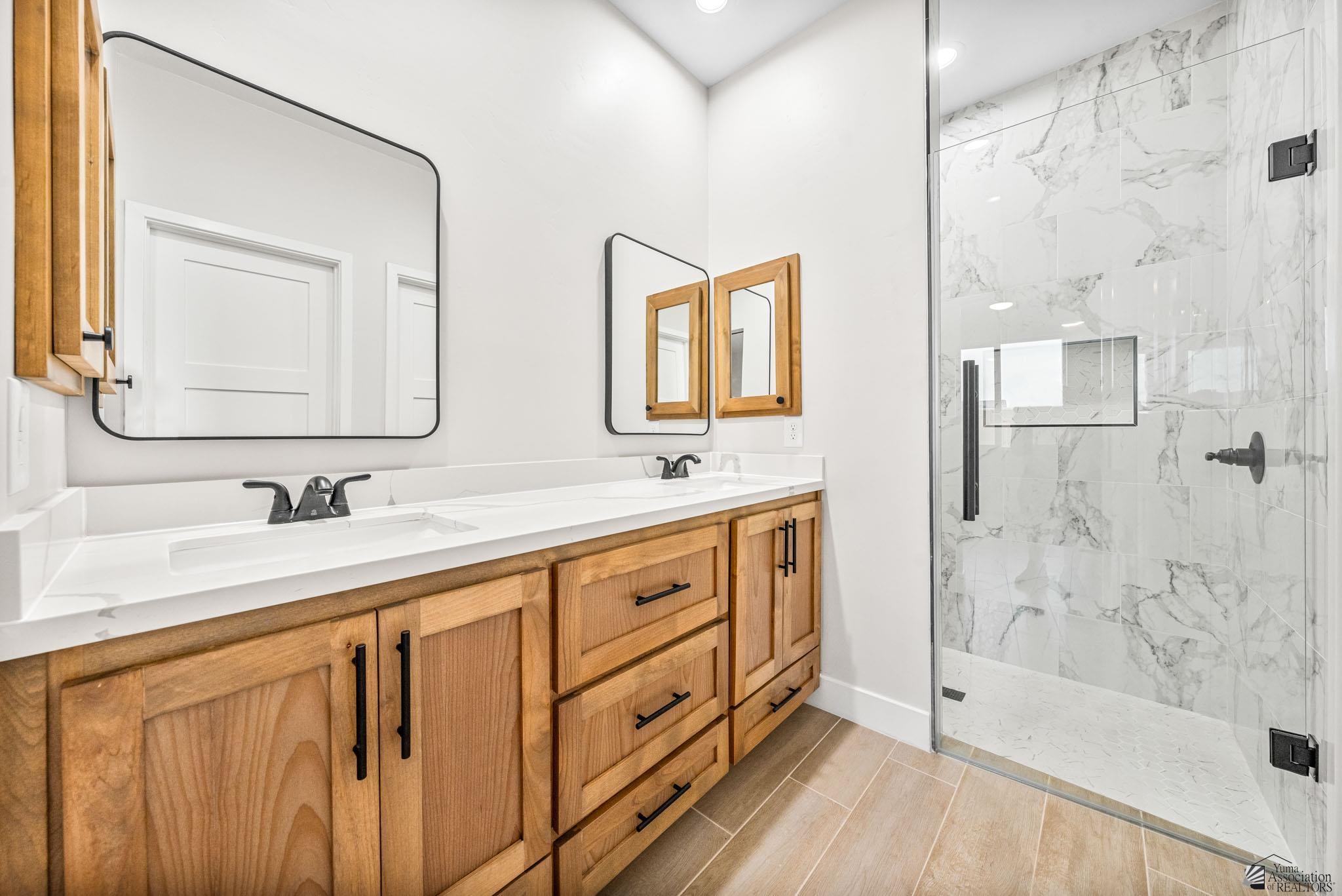 11239 E 42 St