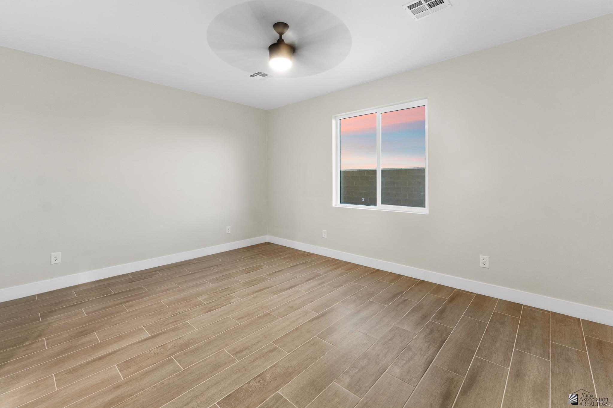 11239 E 42 St