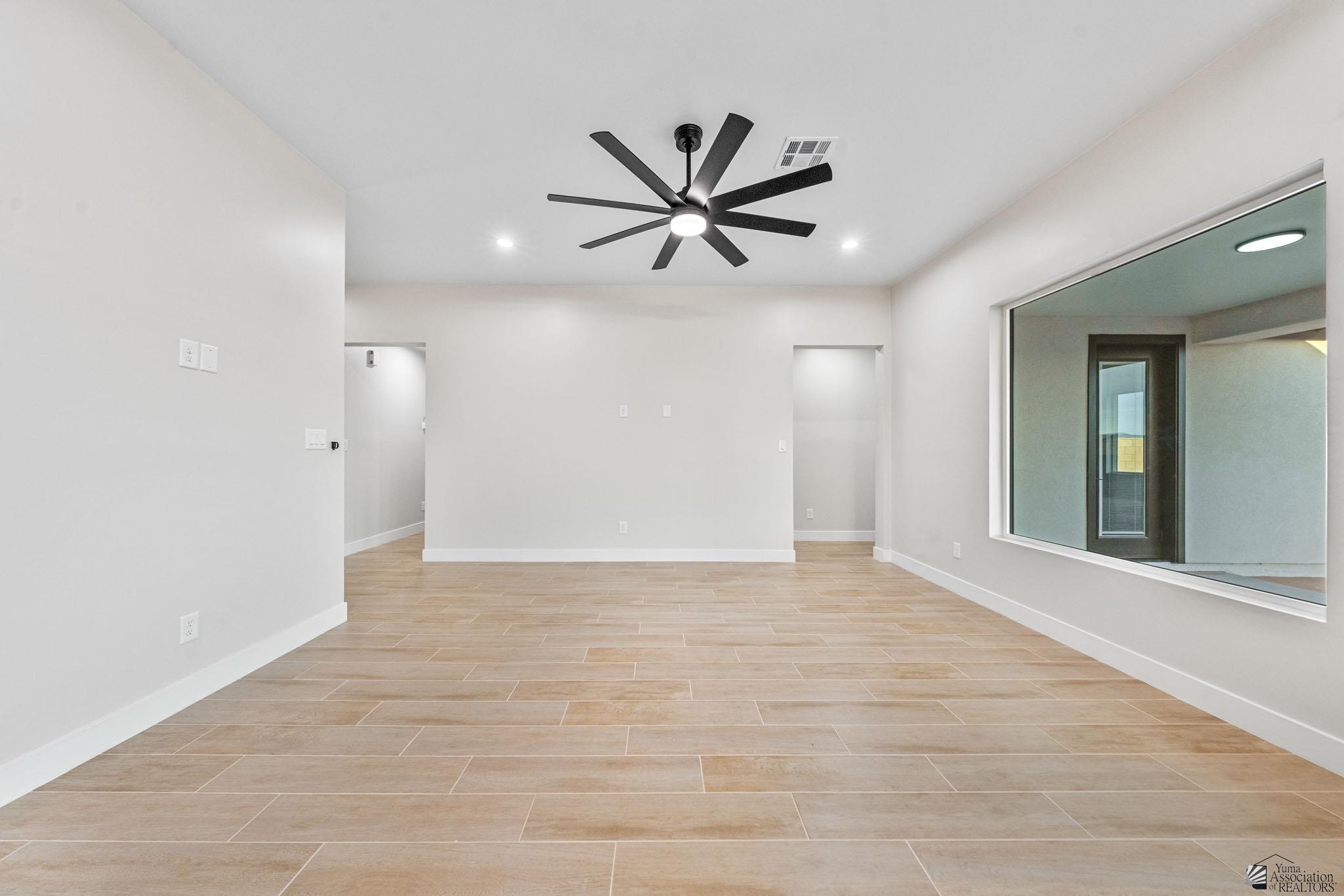 11239 E 42 St