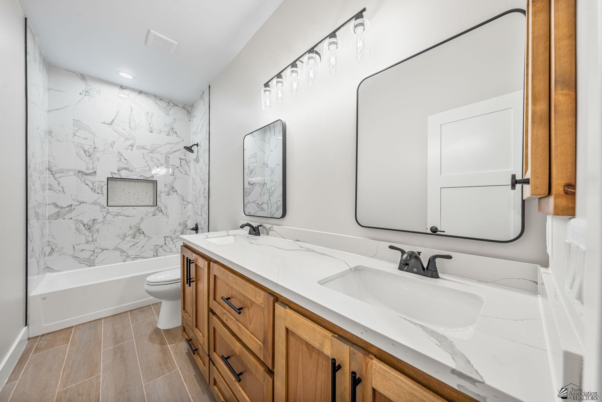 11239 E 42 St
