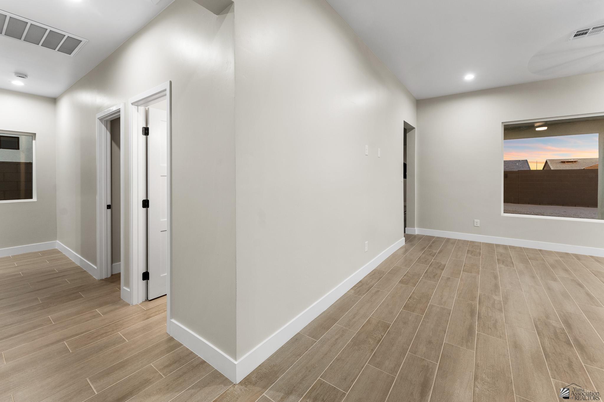 11239 E 42 St