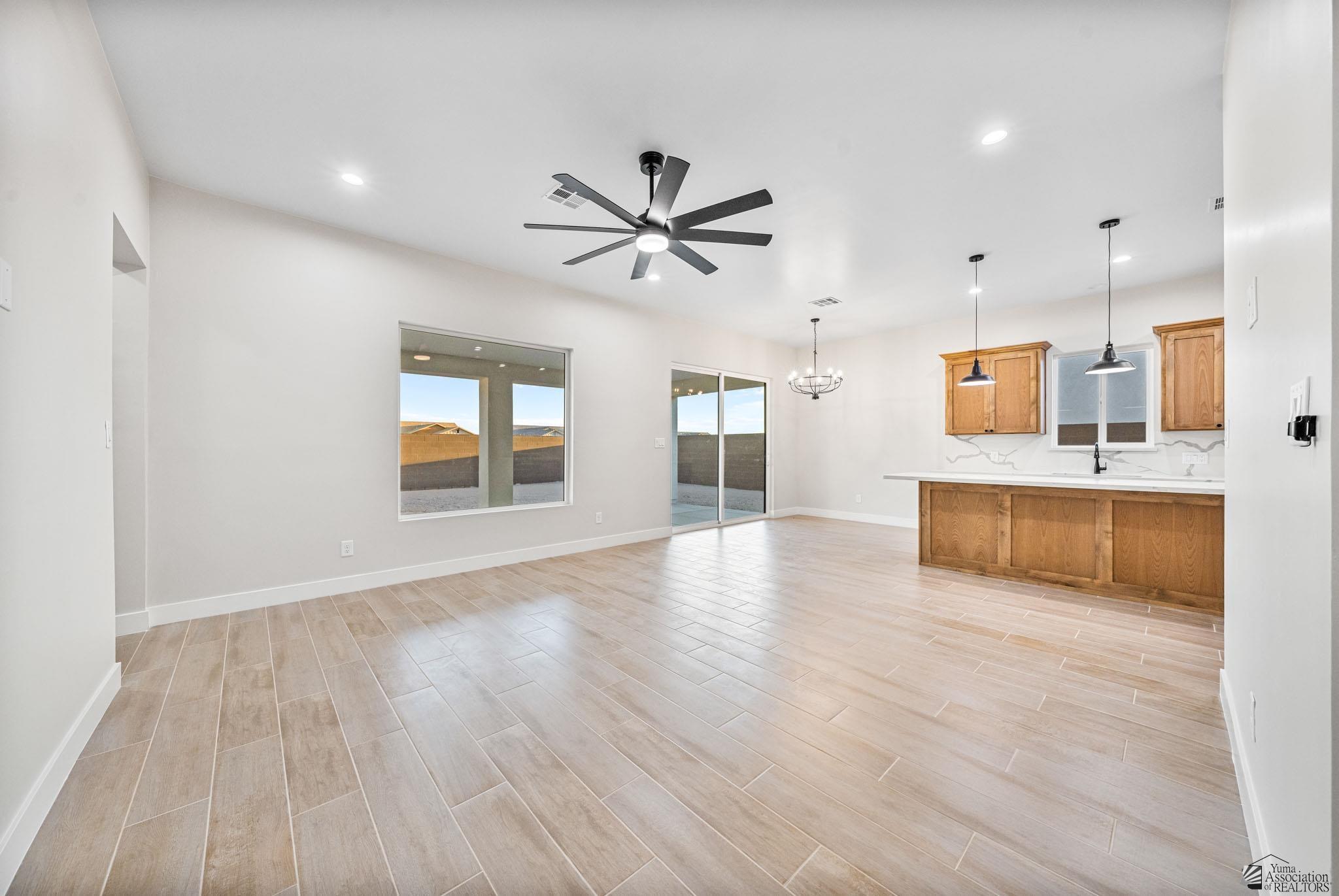 11239 E 42 St