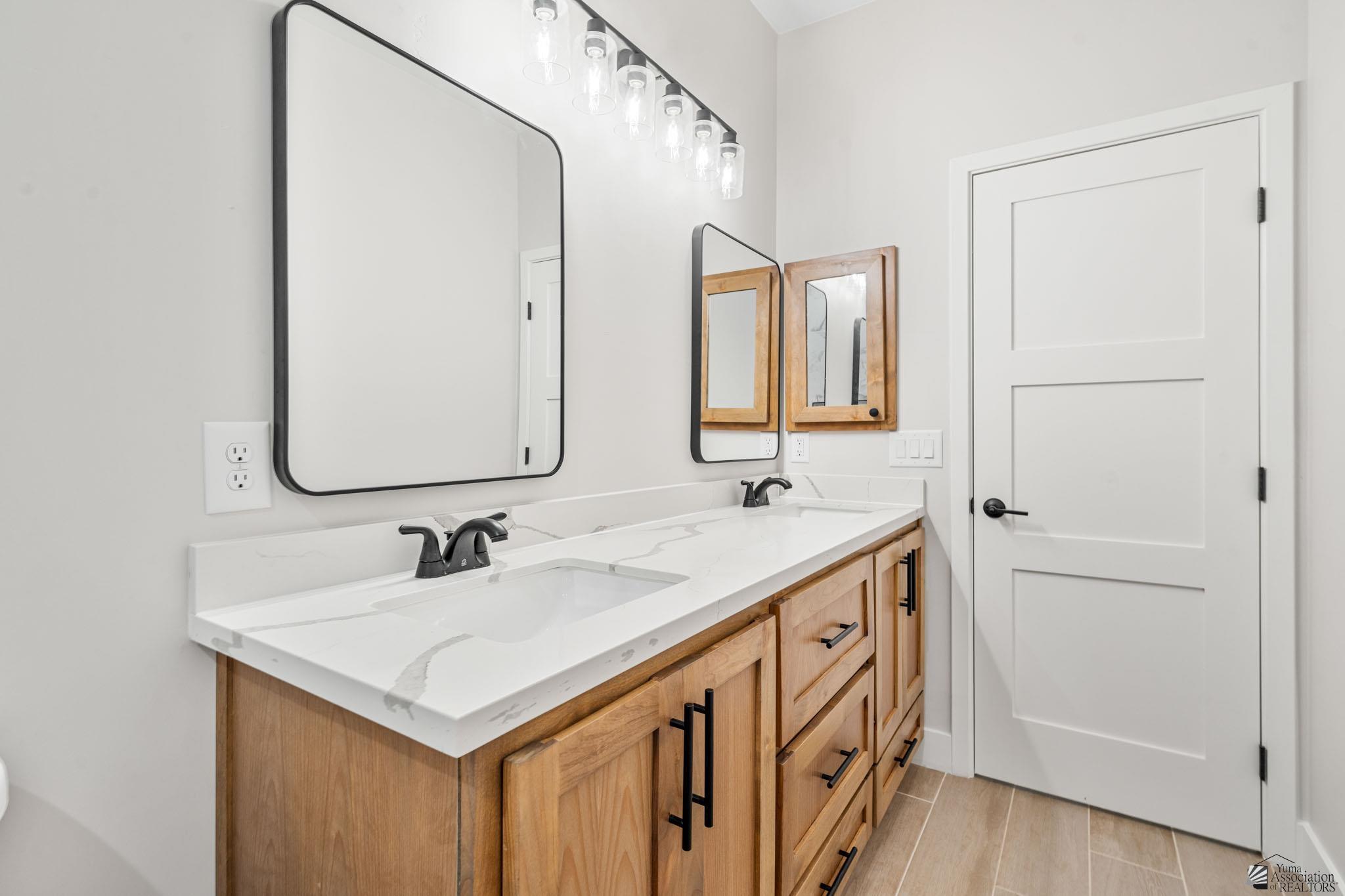 11239 E 42 St