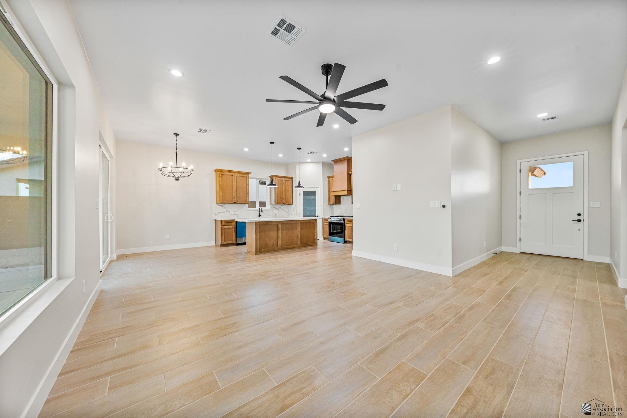 11239 E 42 St