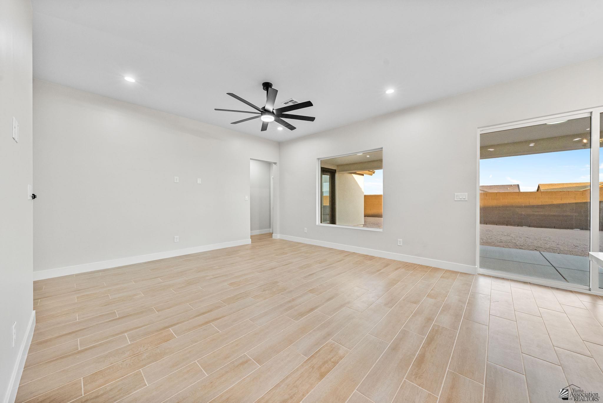 11239 E 42 St