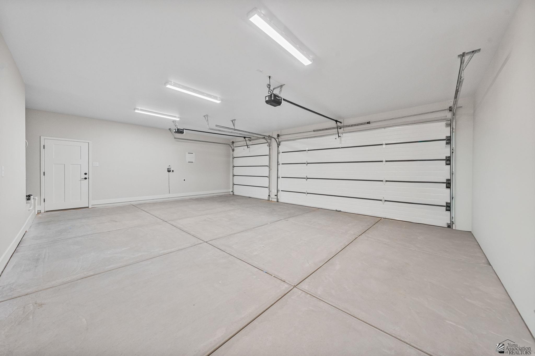 11239 E 42 St