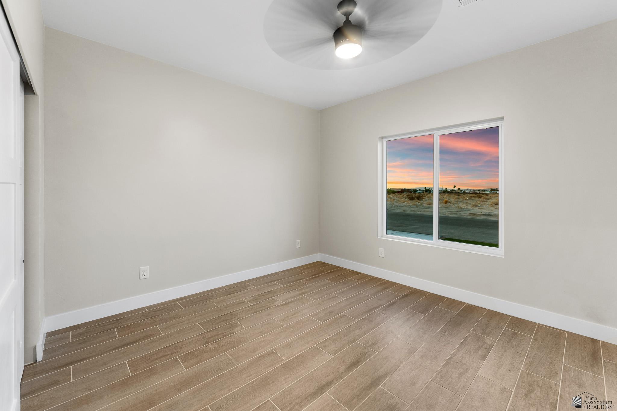 11239 E 42 St