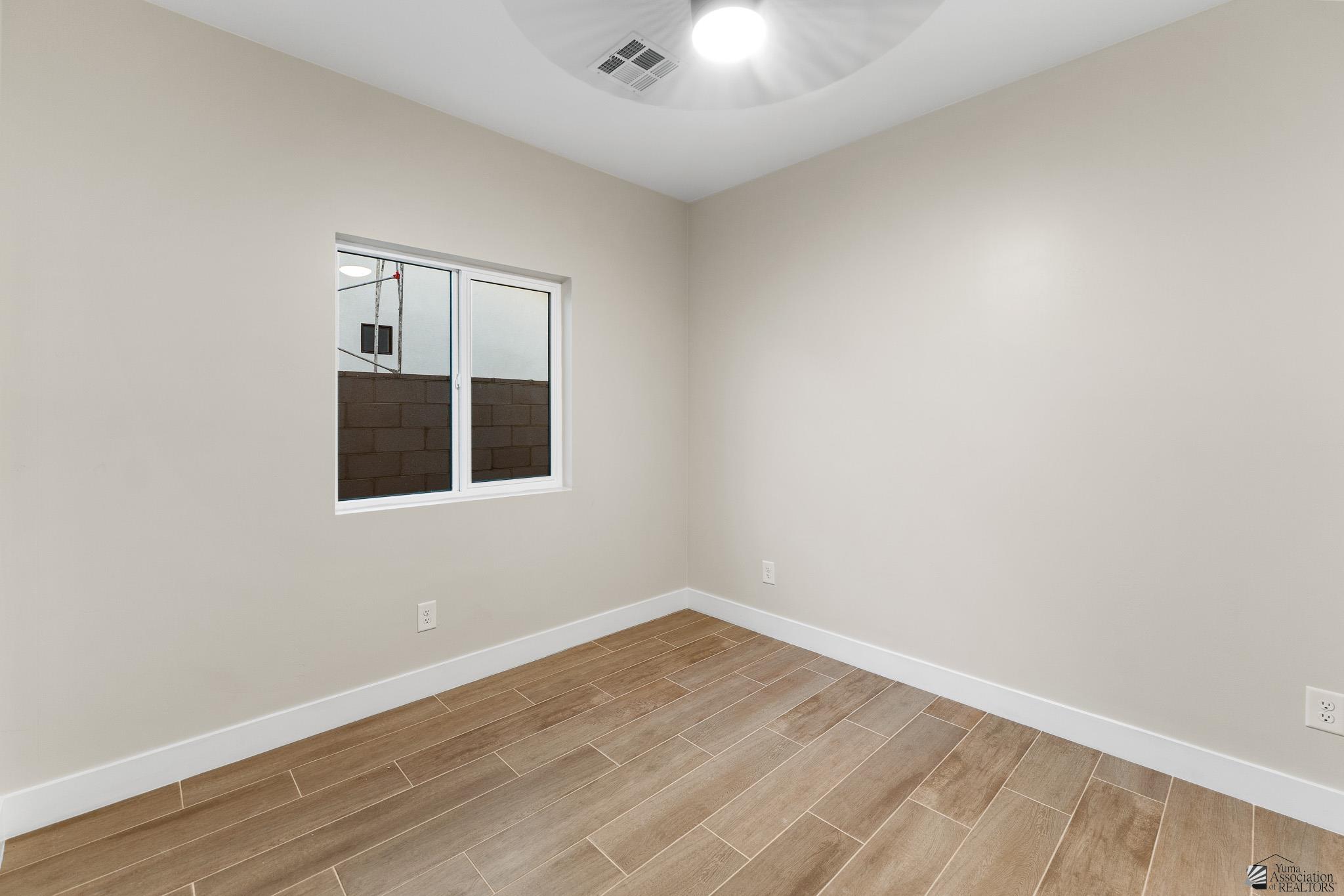 11239 E 42 St