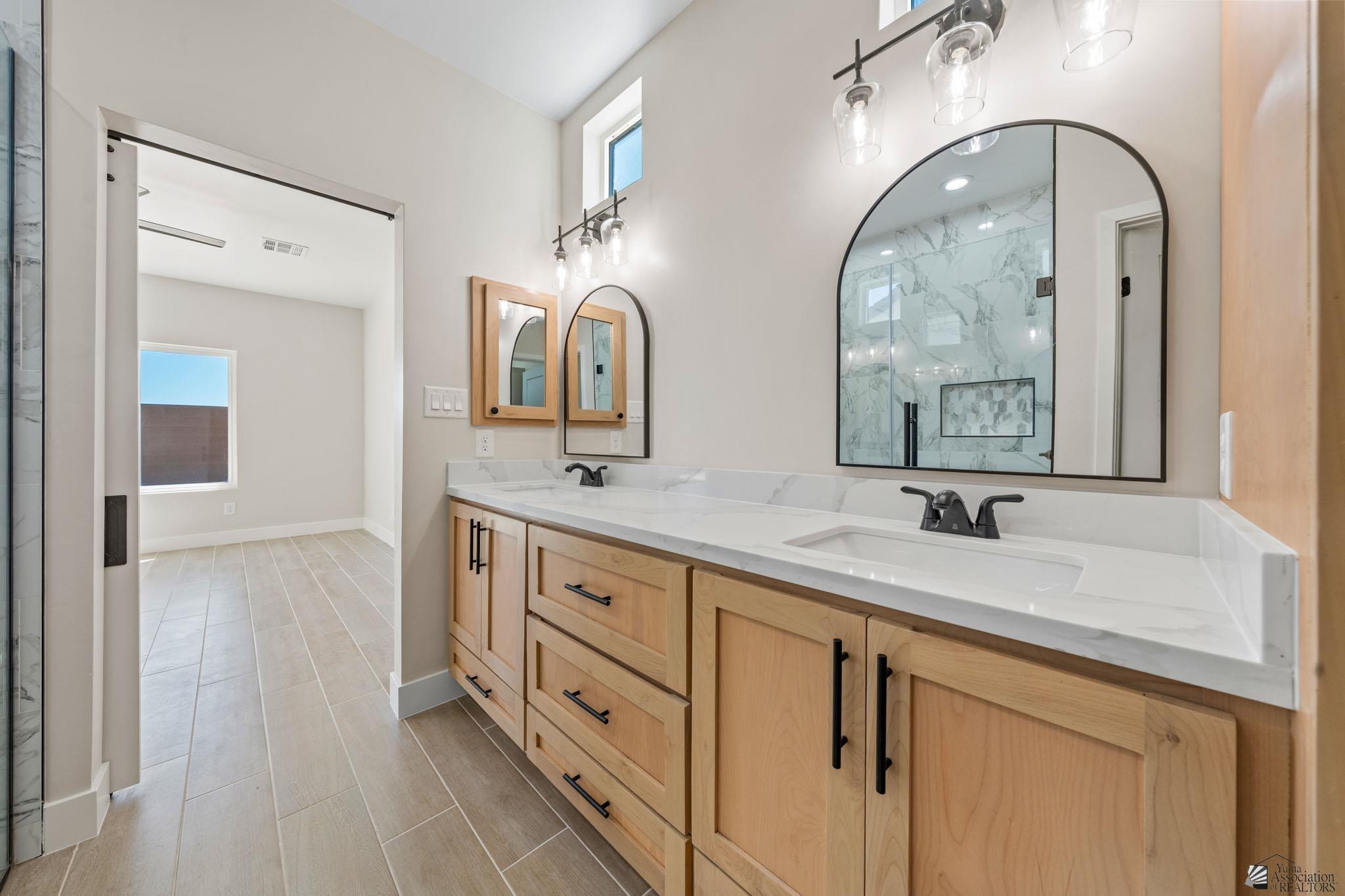 11247 E 42 St