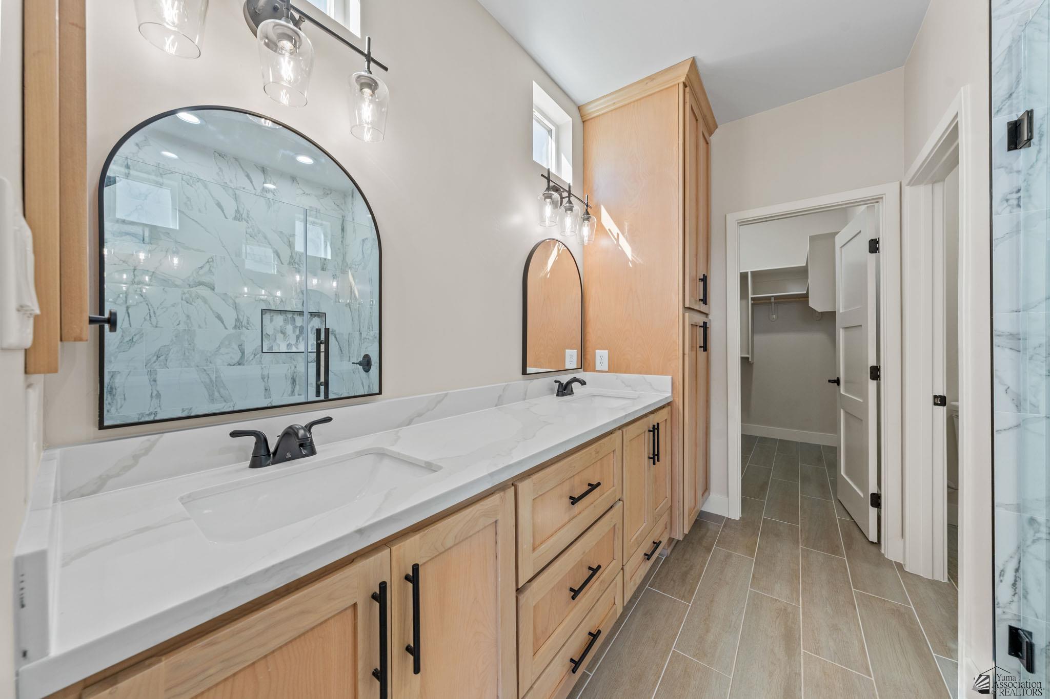 11247 E 42 St