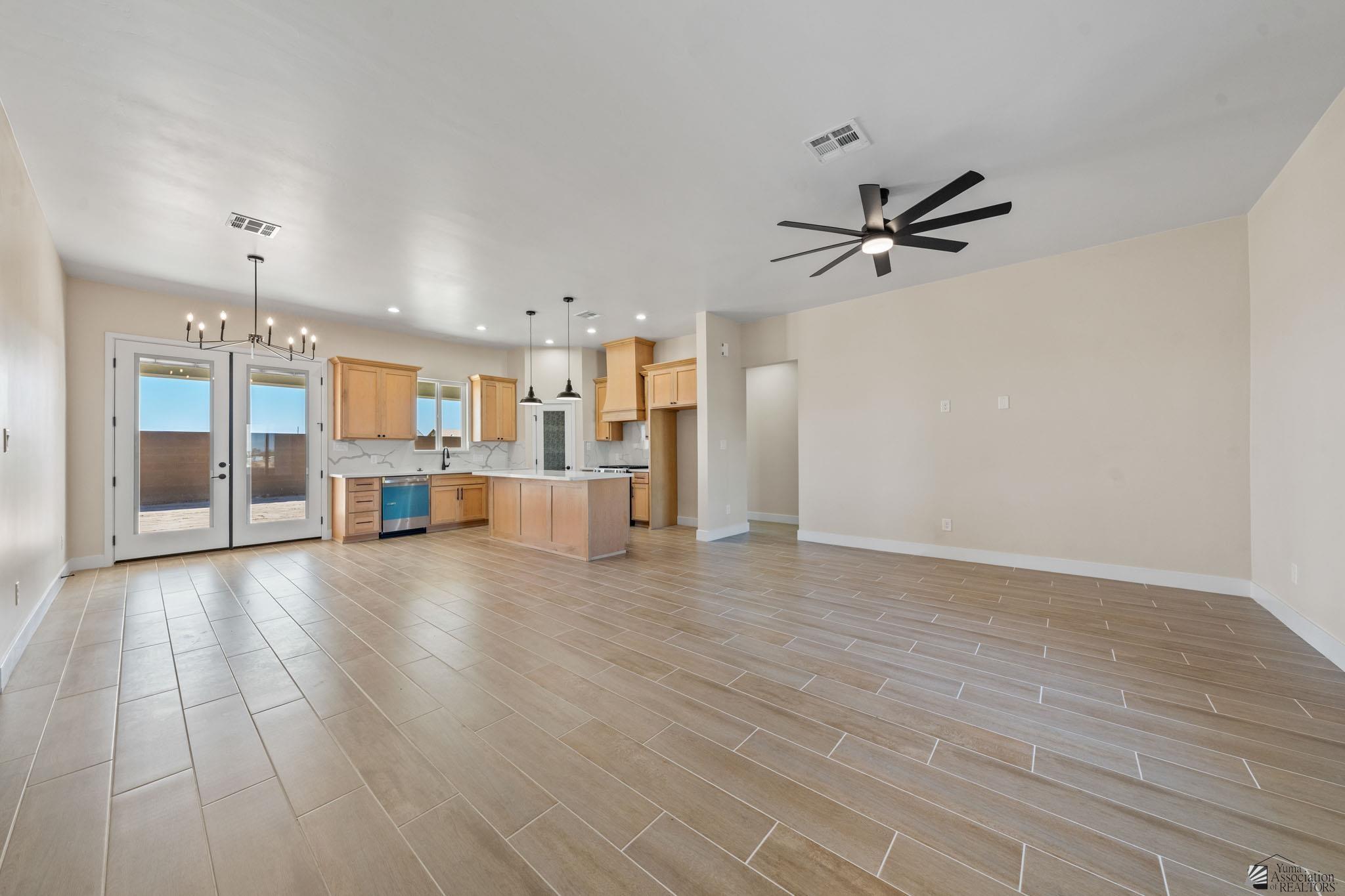 11247 E 42 St
