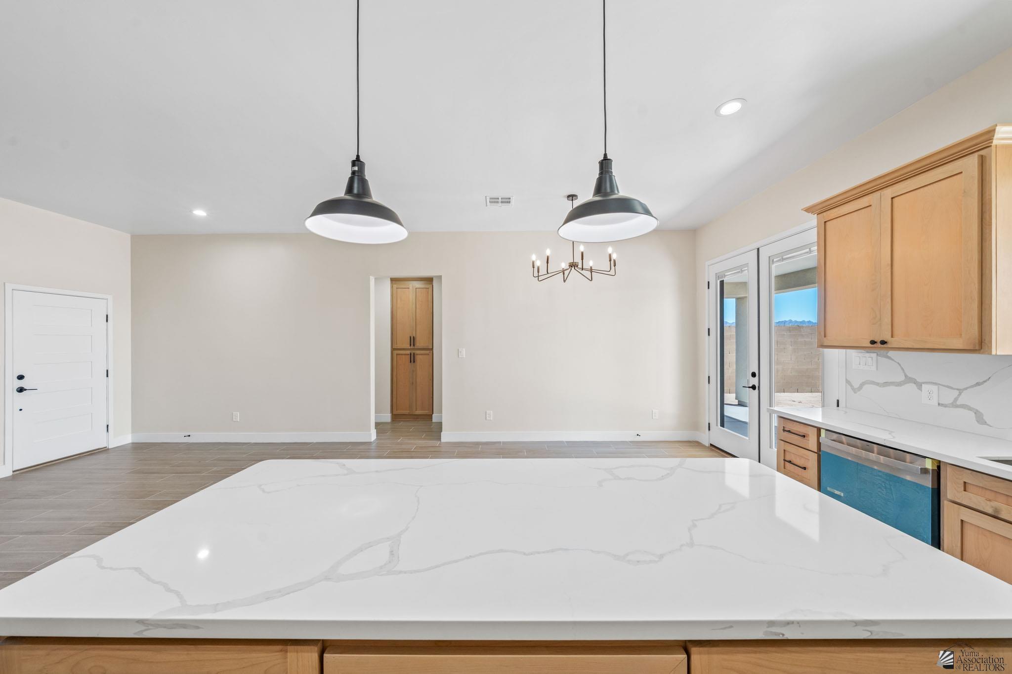 11247 E 42 St